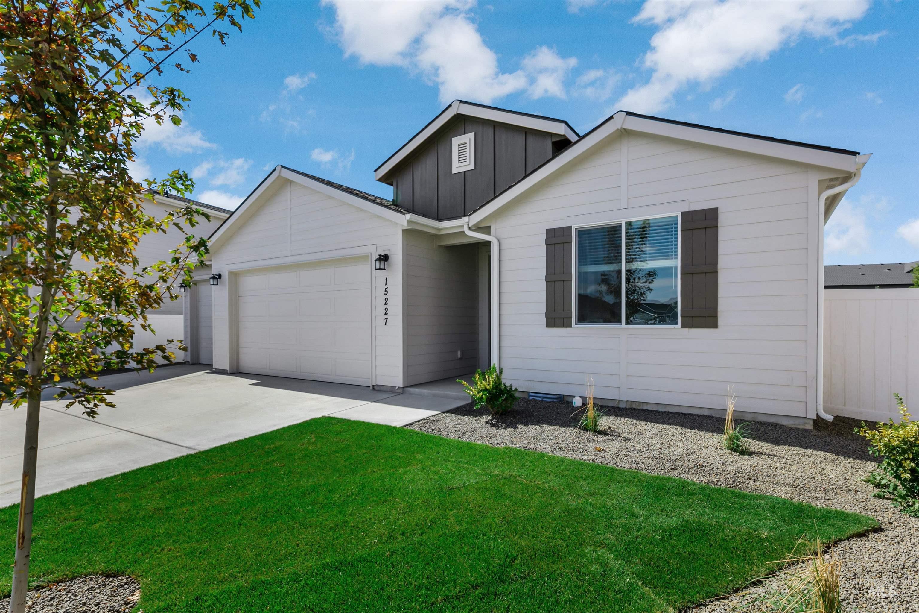 15227 Lenticular Ave Property Photo 3