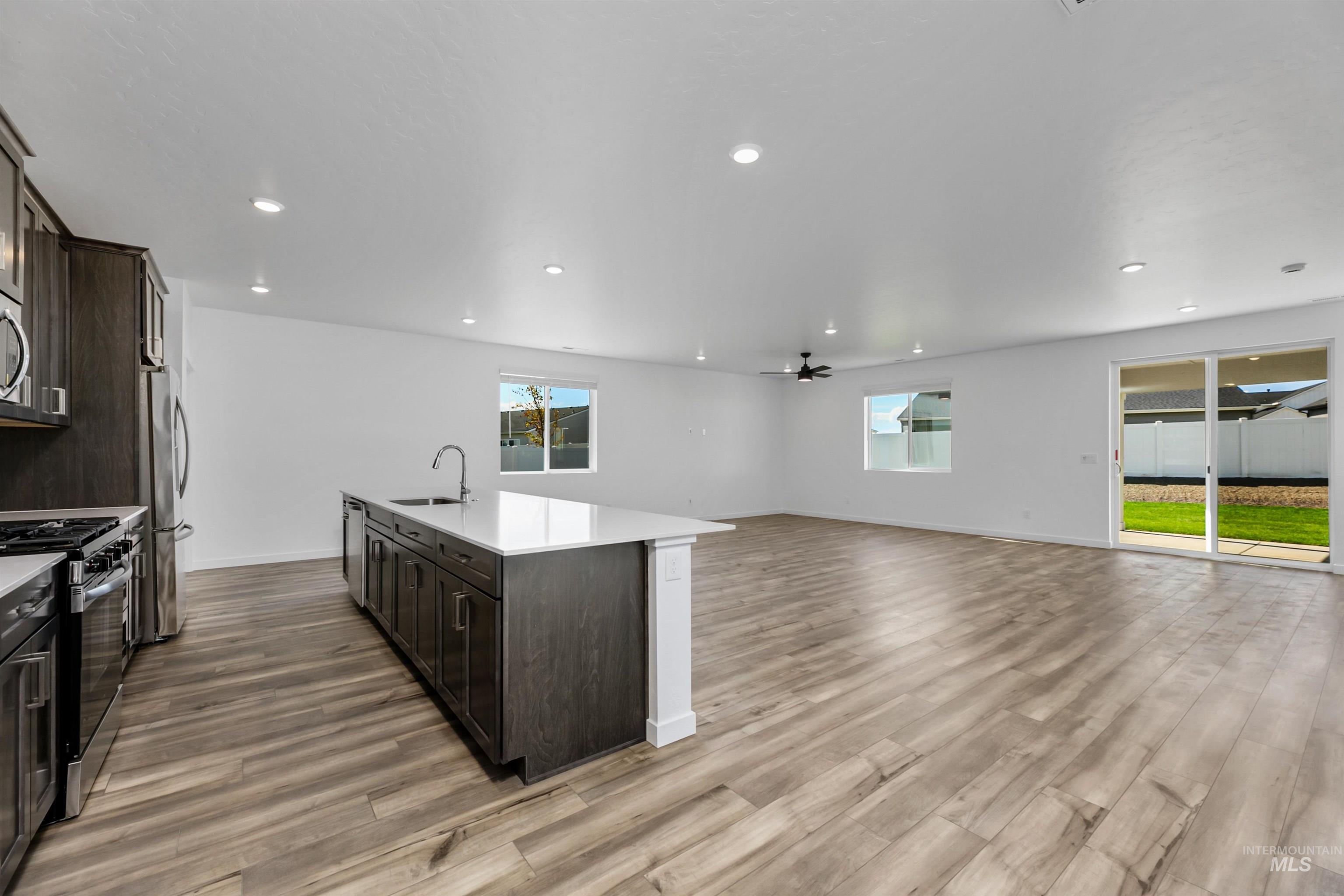 15227 Lenticular Ave Property Photo 4