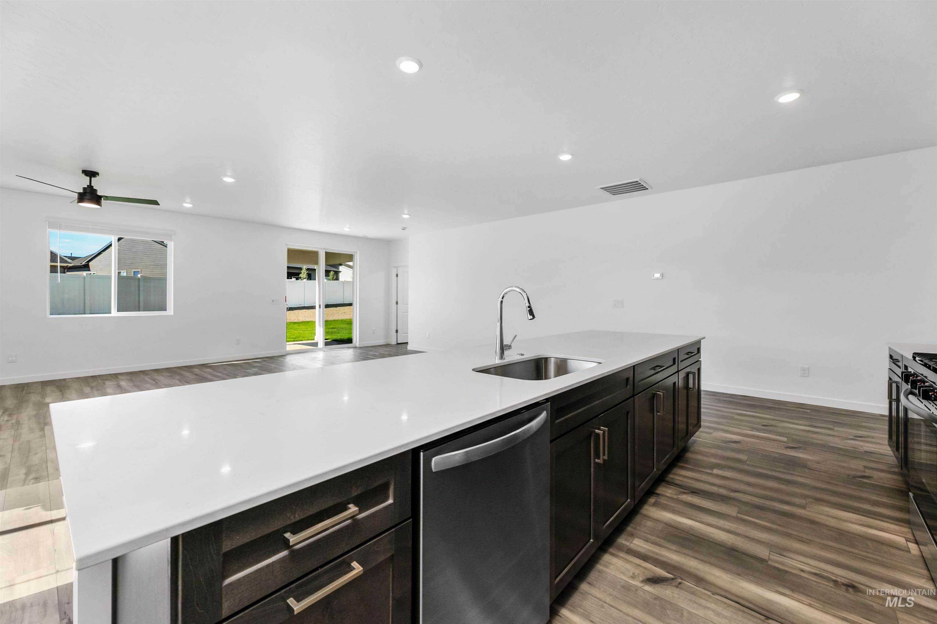 15227 Lenticular Ave Property Photo 5