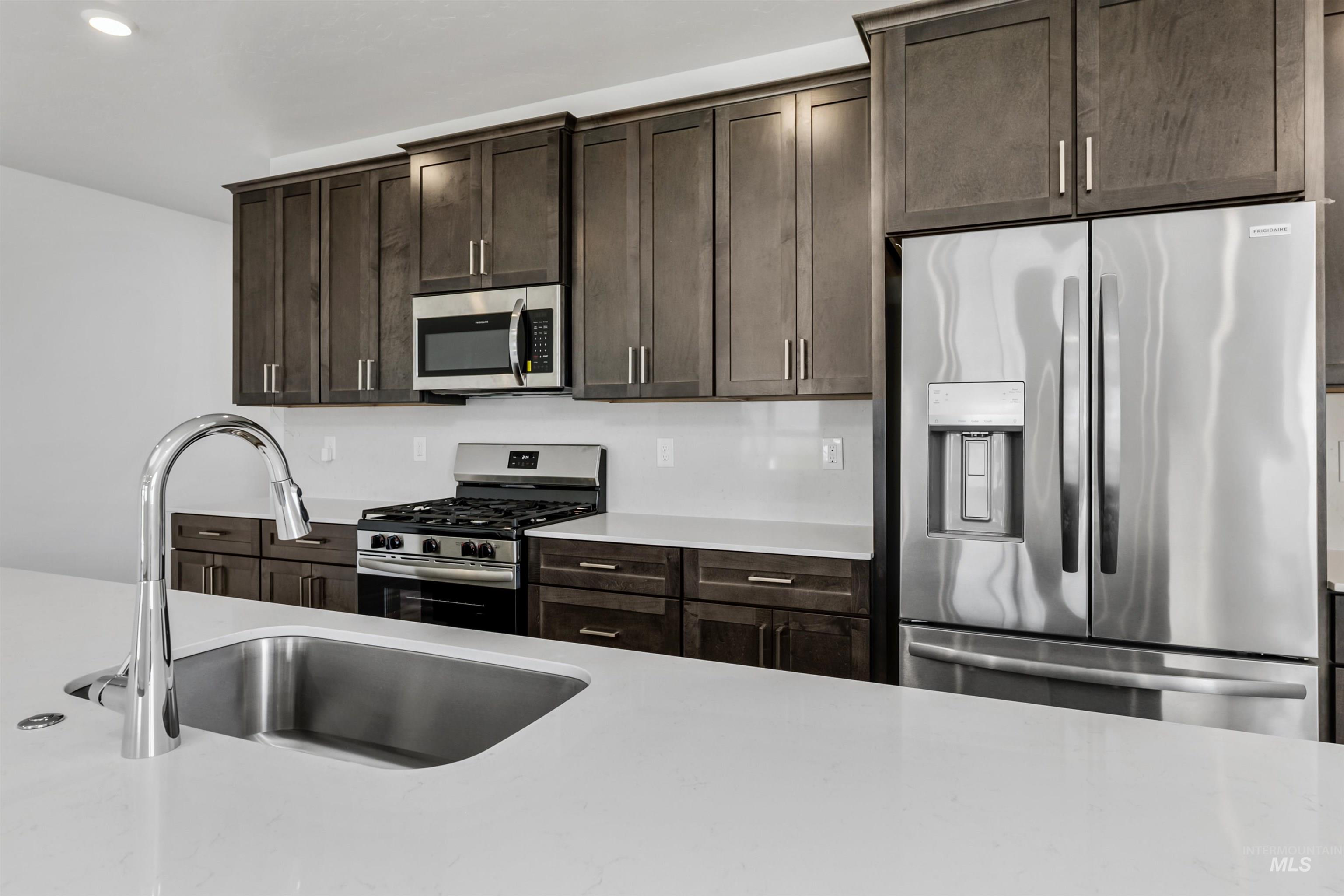 15227 Lenticular Ave Property Photo 6