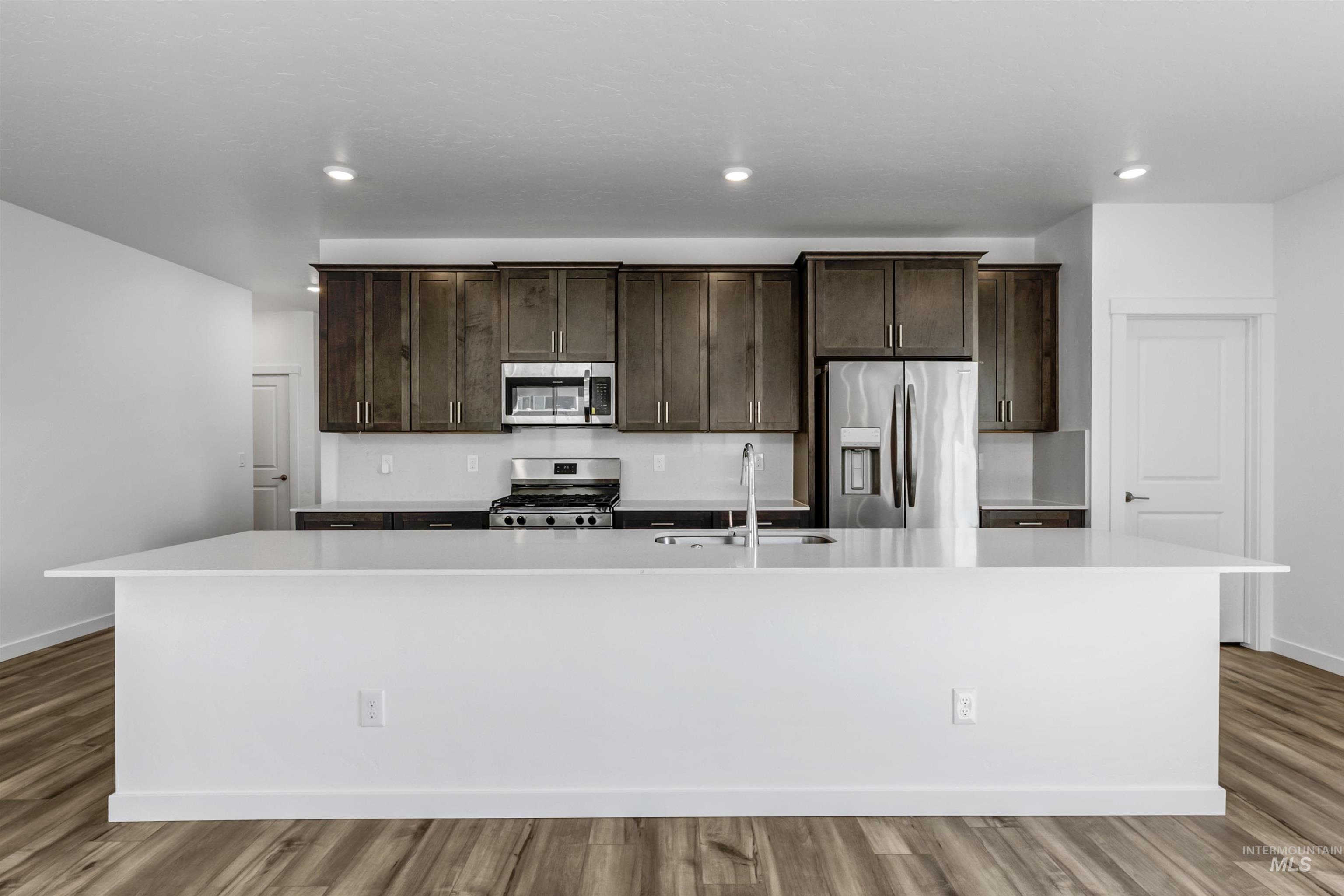 15227 Lenticular Ave Property Photo 7
