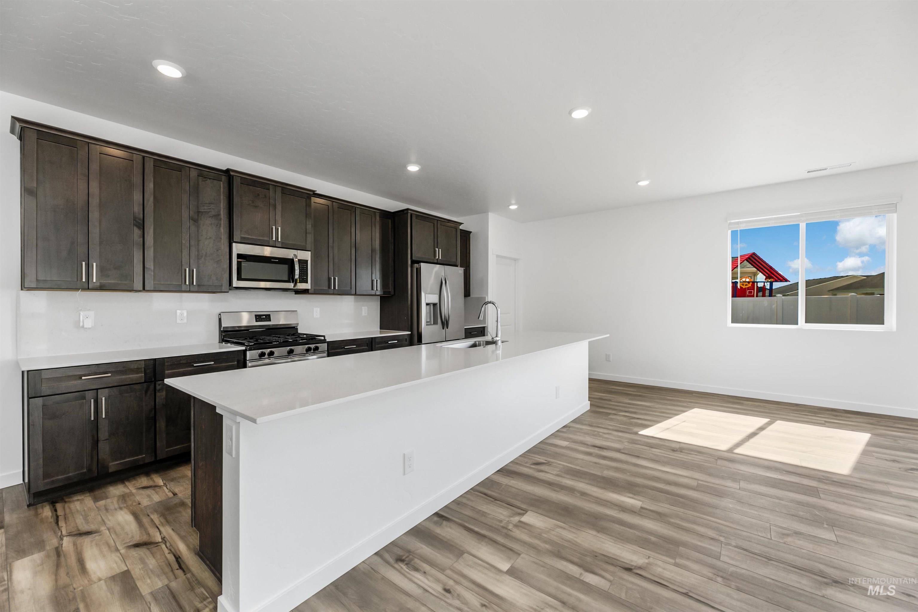 15227 Lenticular Ave Property Photo 8