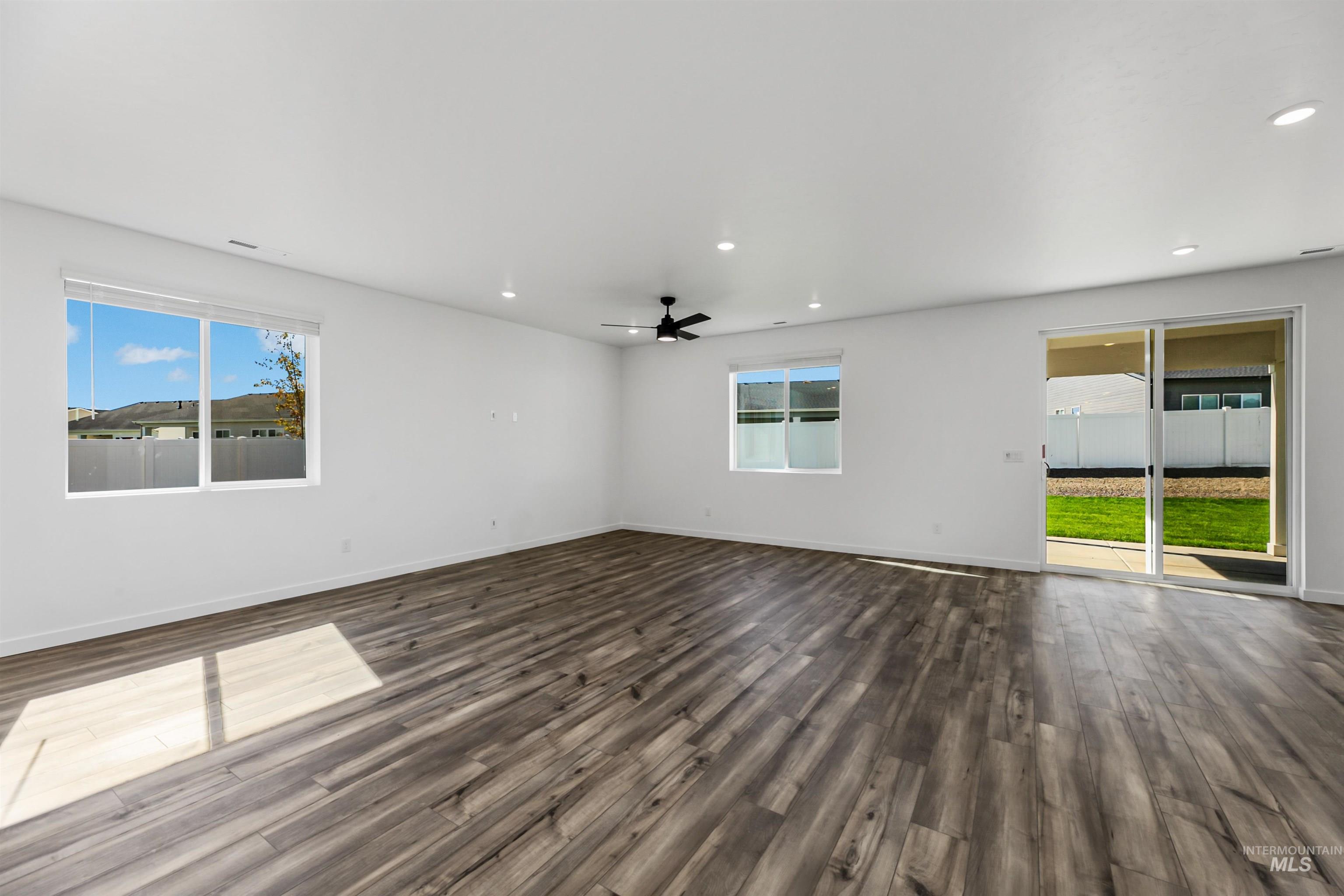 15227 Lenticular Ave Property Photo 9