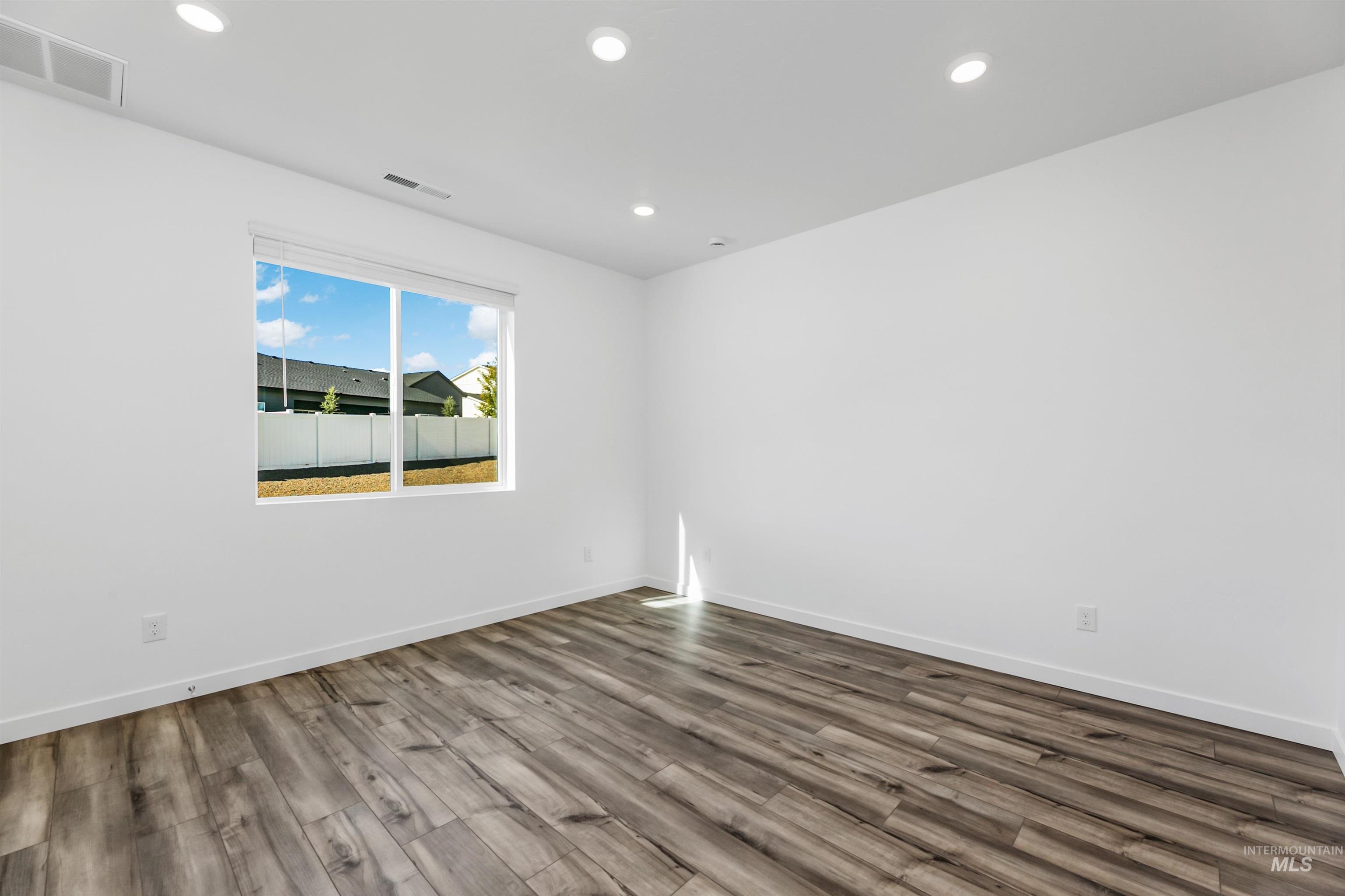 15227 Lenticular Ave Property Photo 13