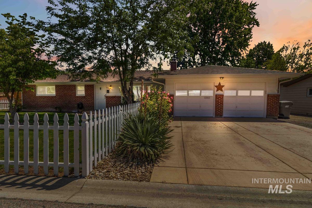 2724 S Meadowbrook Dr. Property Photo 1