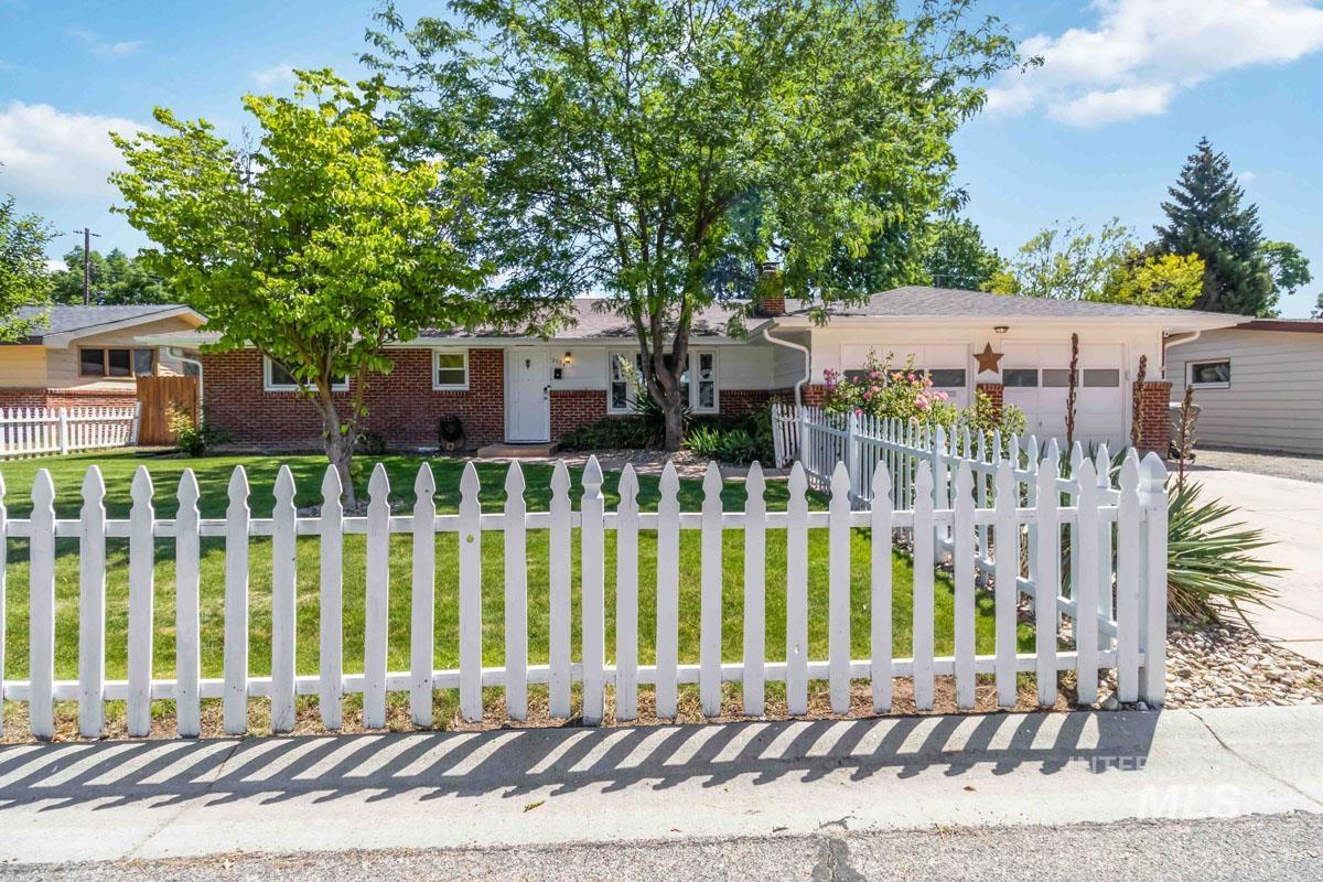 2724 S Meadowbrook Dr. Property Photo 3