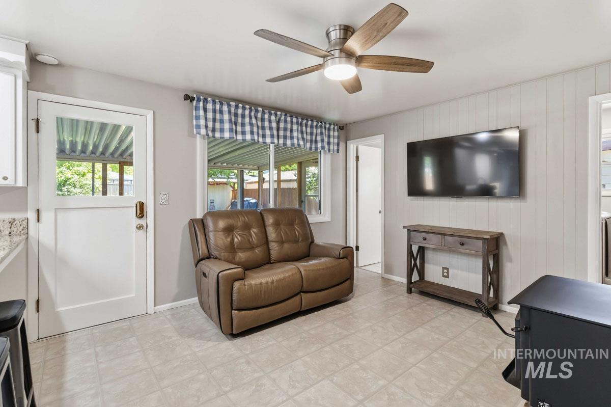 2724 S Meadowbrook Dr. Property Photo 15