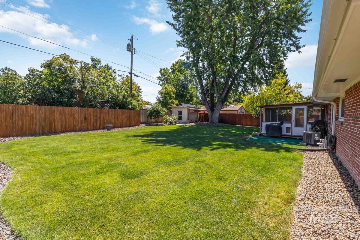 2724 S Meadowbrook Dr. Property Photo 31