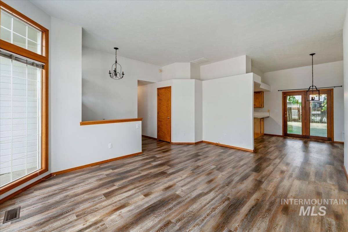 7867 W Powell St Property Photo 4