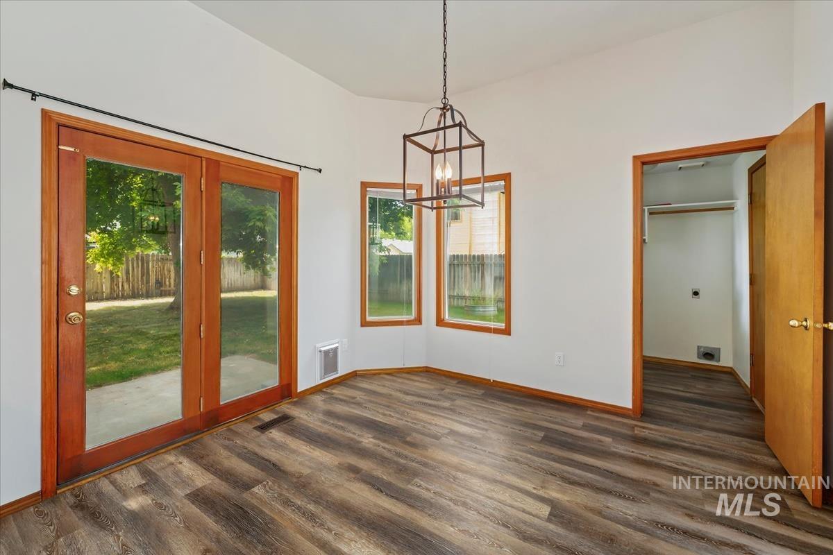 7867 W Powell St Property Photo 5