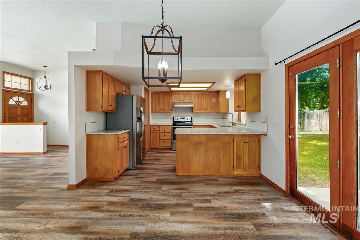7867 W Powell St Property Photo 6