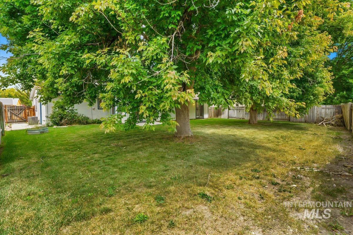 7867 W Powell St Property Photo 24