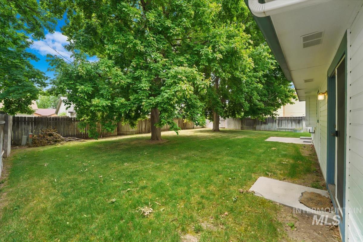 7867 W Powell St Property Photo 25