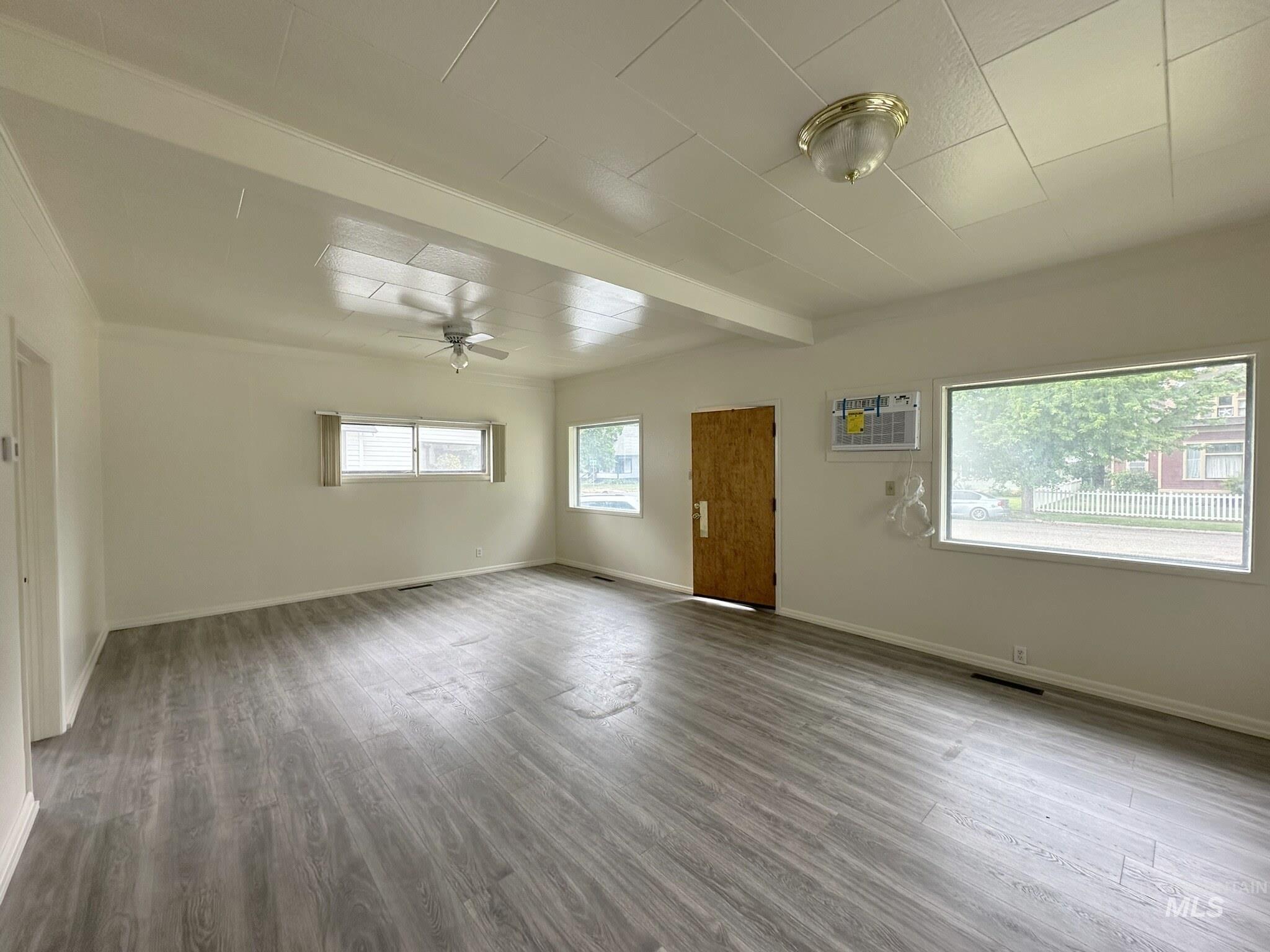 245 W Court Property Photo 6