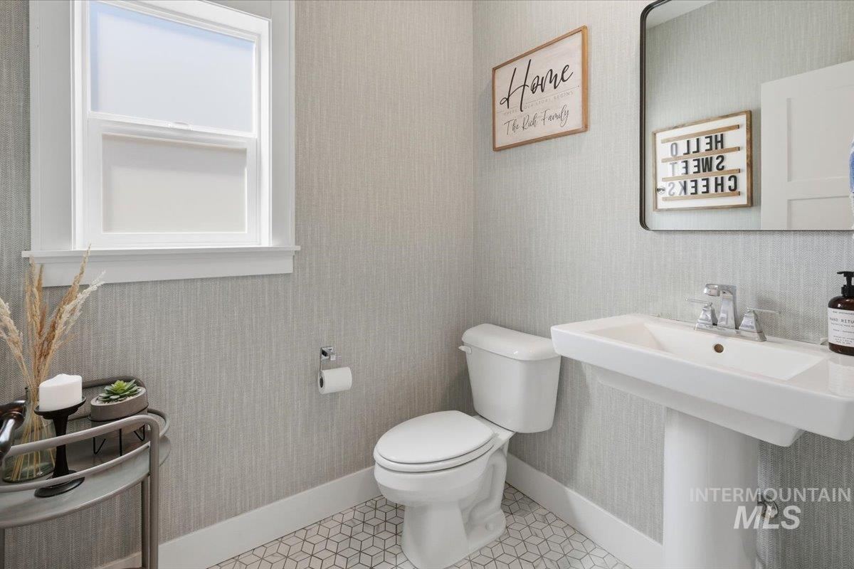 3859 W Ravenna Property Photo 6