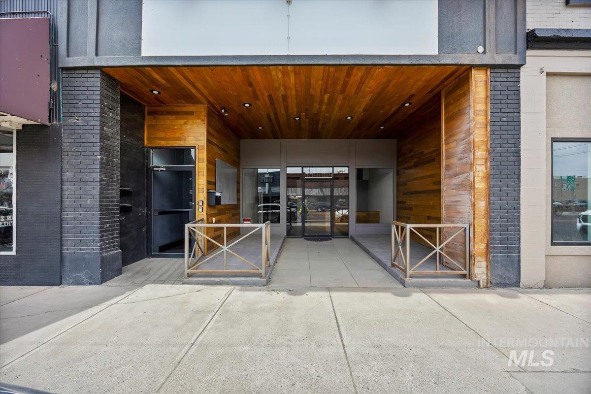 1232 Overland Property Photo 1