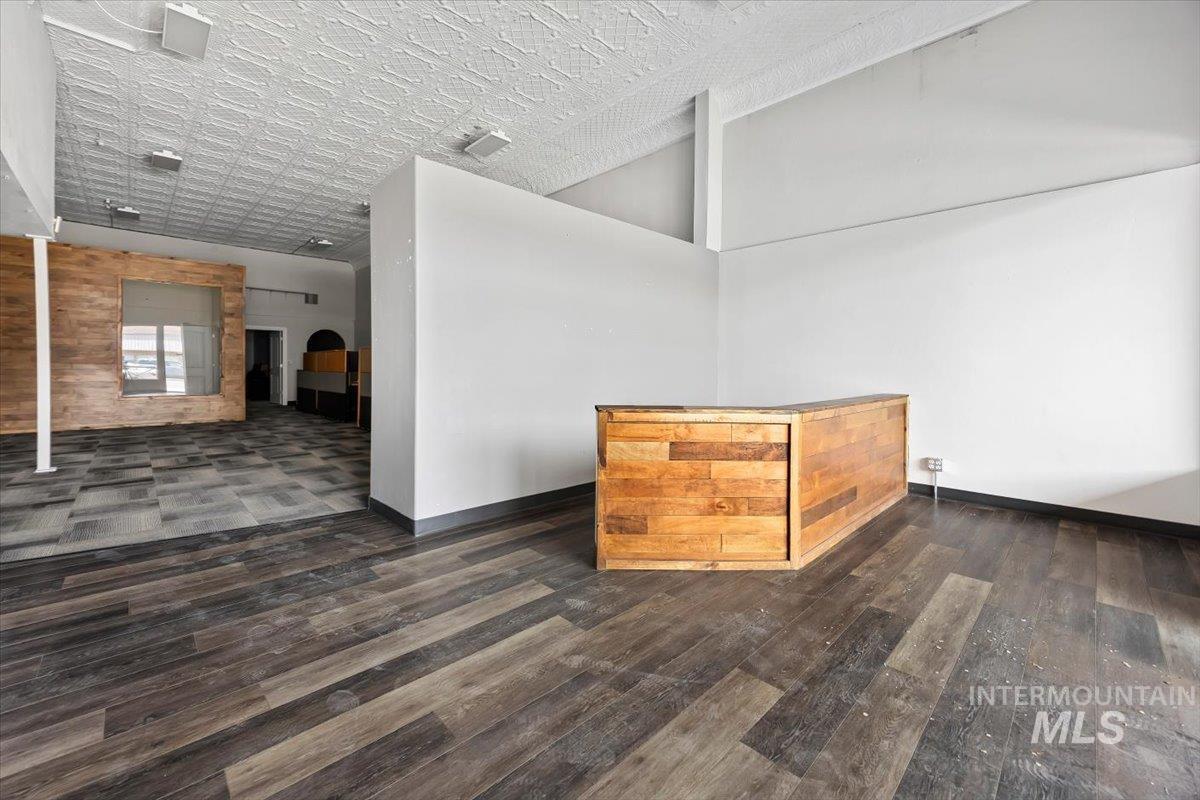 1232 Overland Property Photo 4