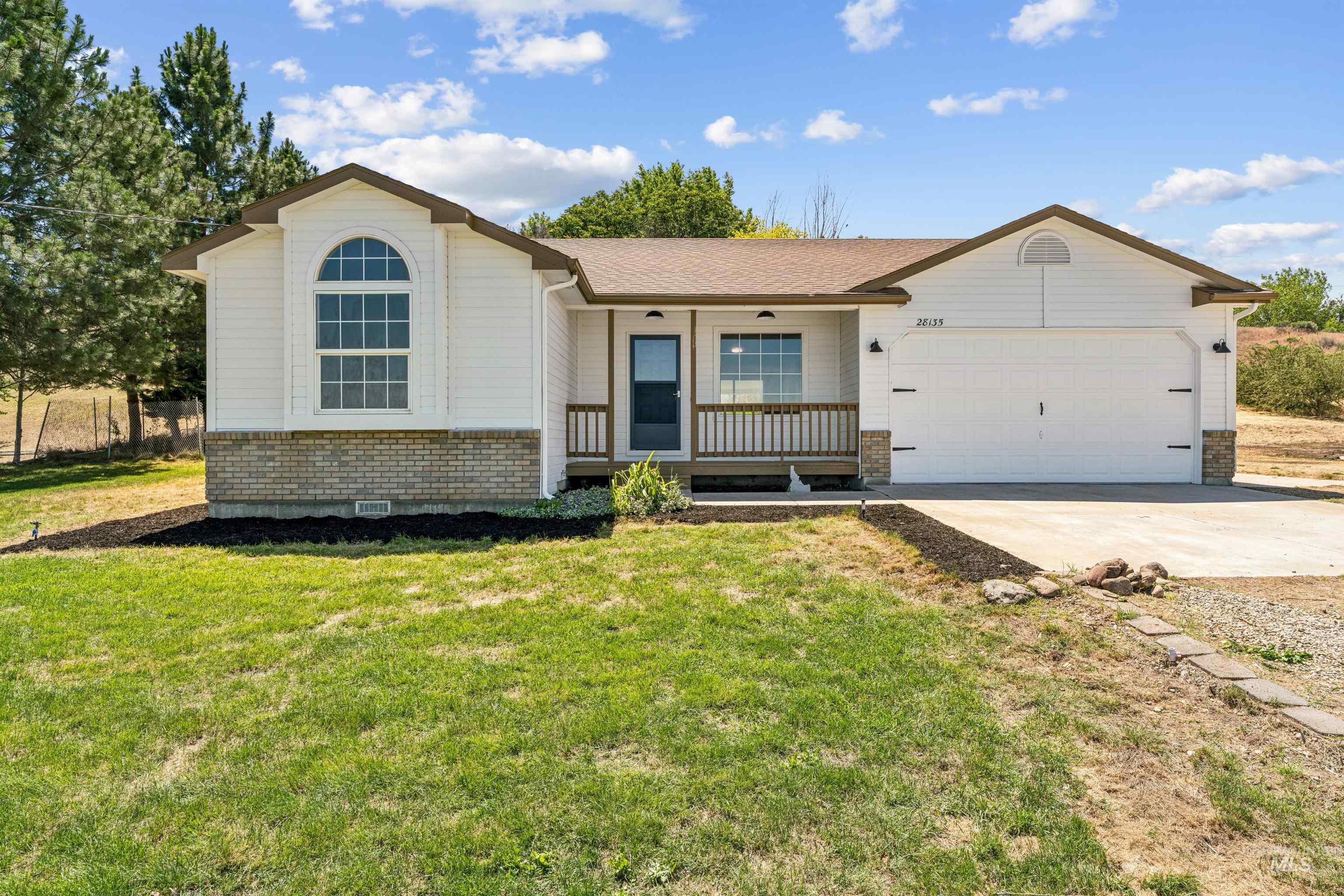 28135 Canal Road Property Photo 1
