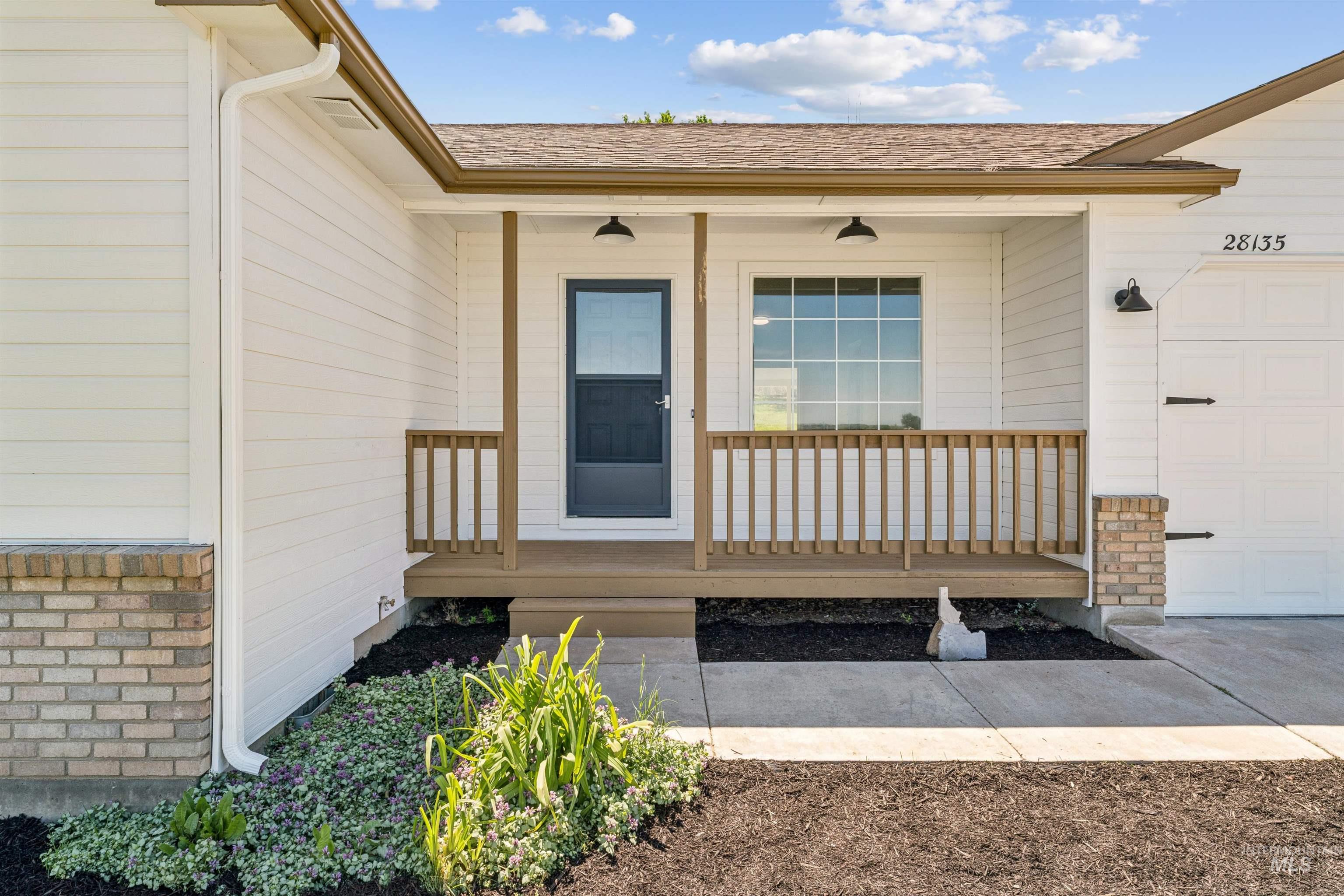 28135 Canal Road Property Photo 6