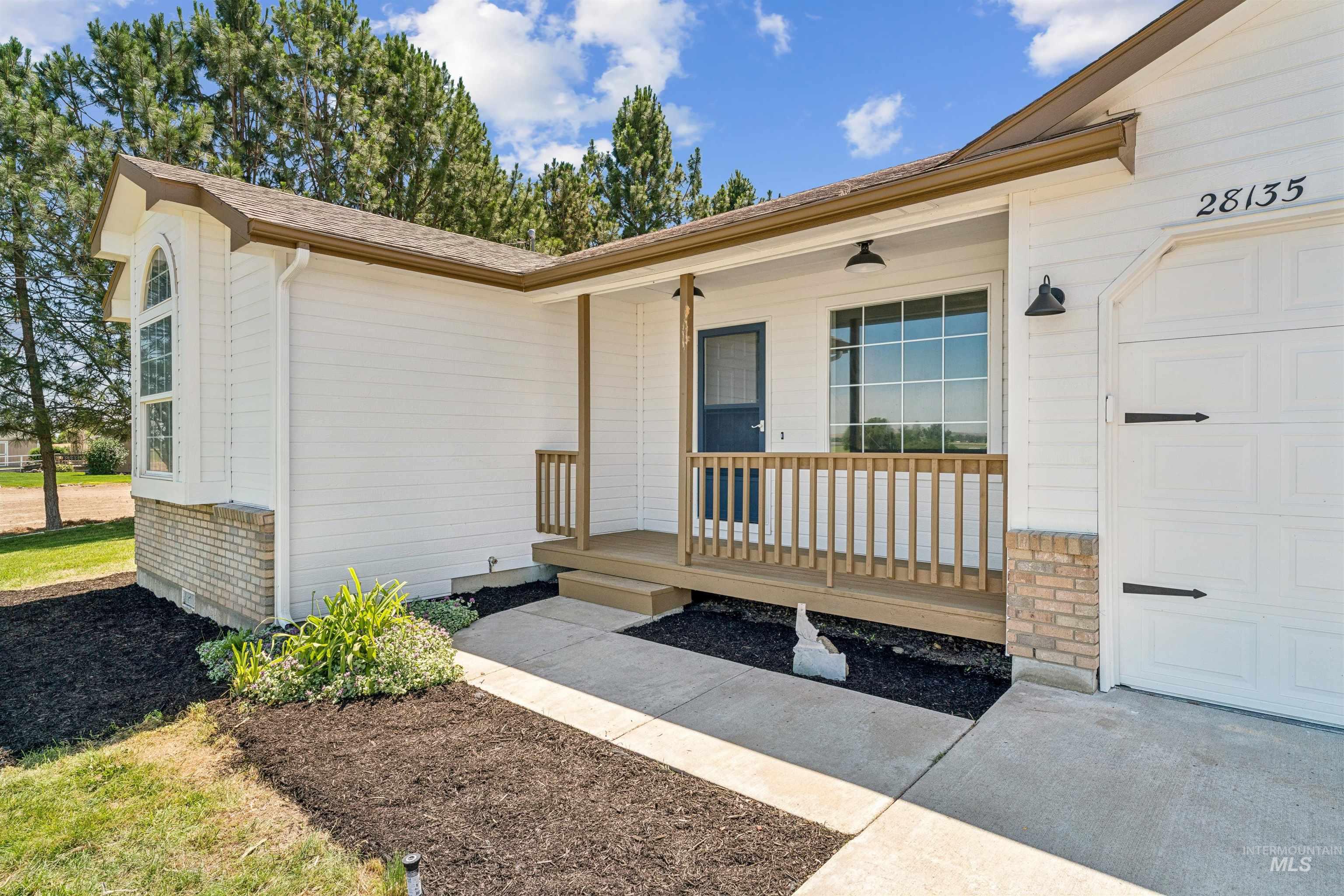 28135 Canal Road Property Photo 7
