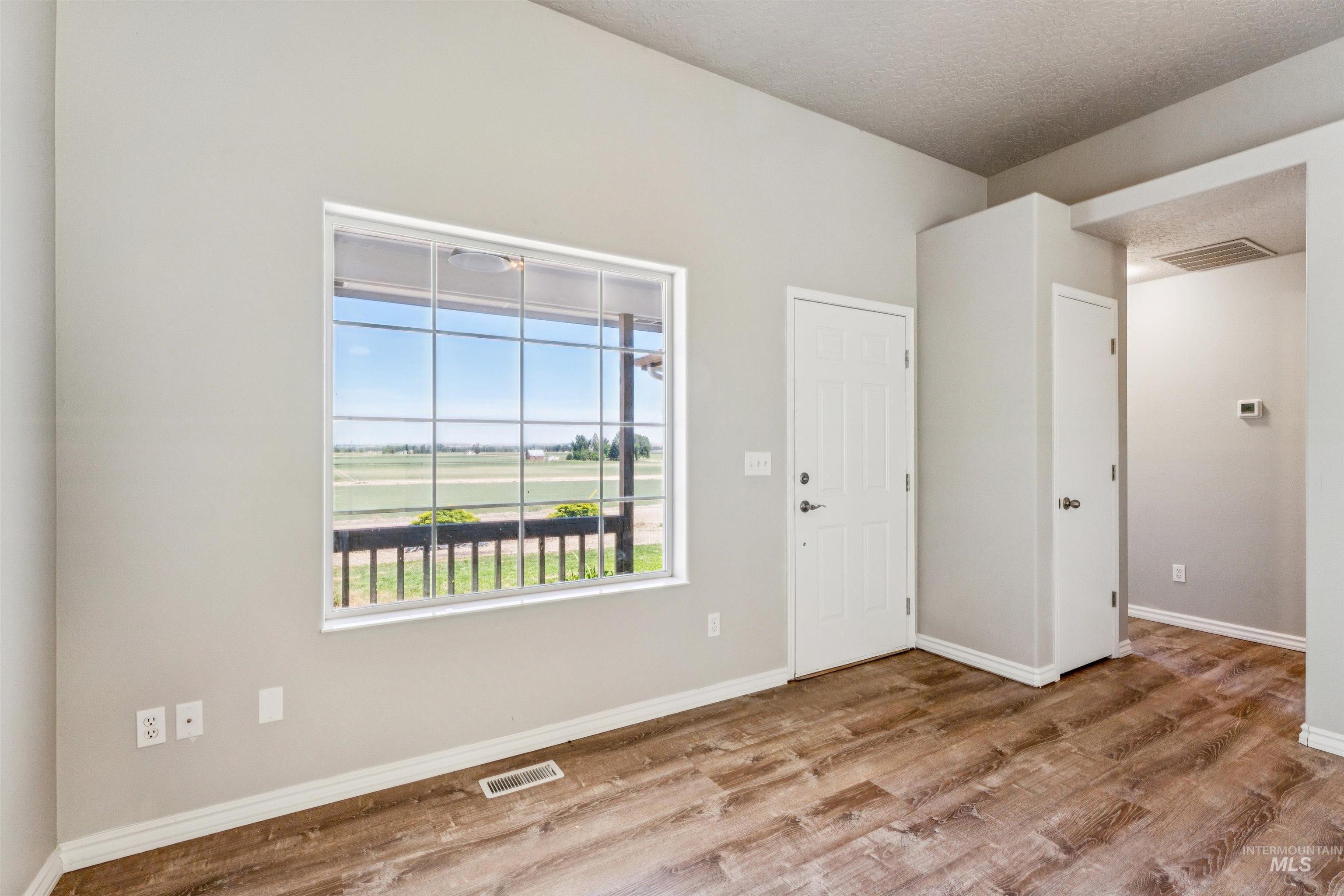 28135 Canal Road Property Photo 8