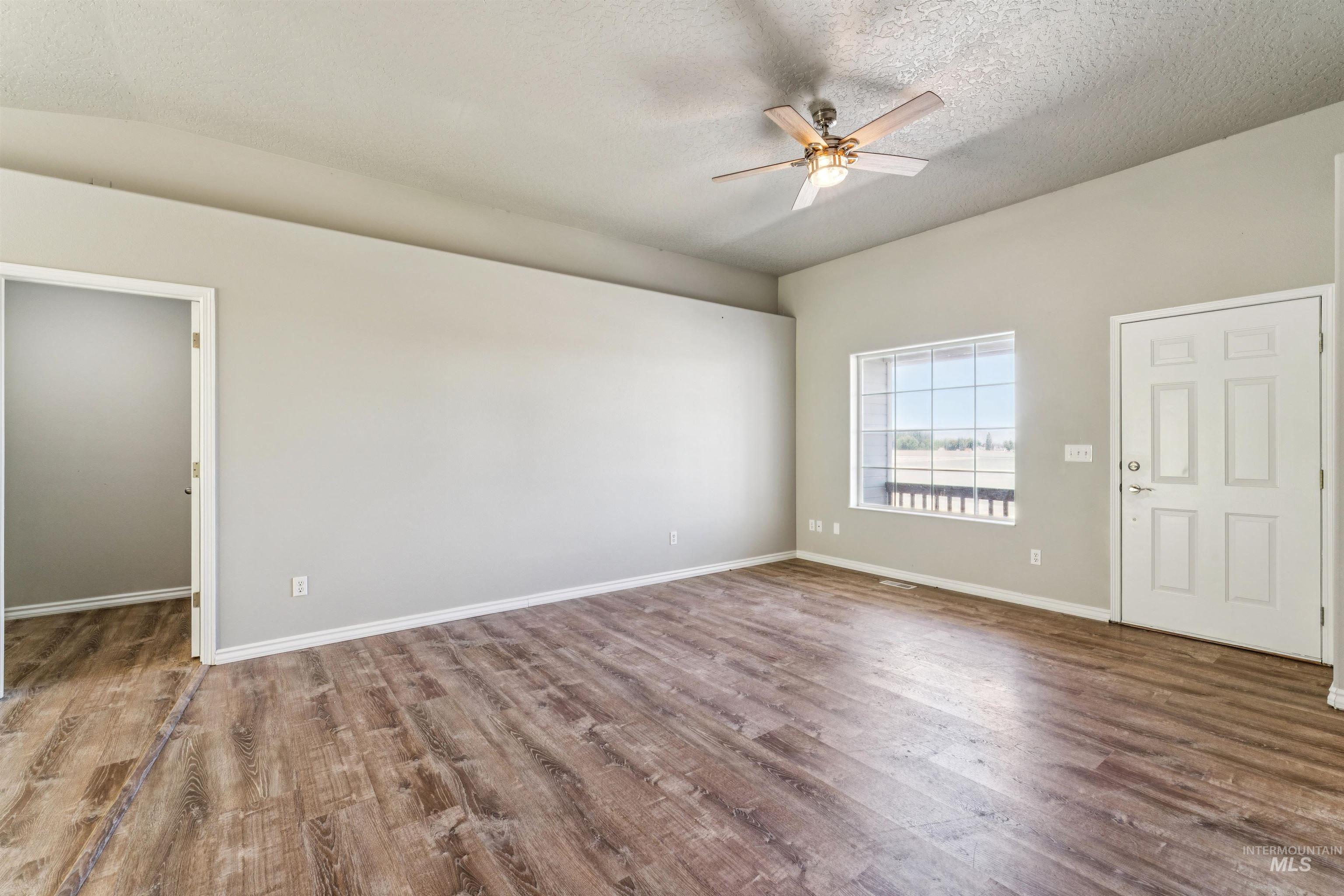 28135 Canal Road Property Photo 10