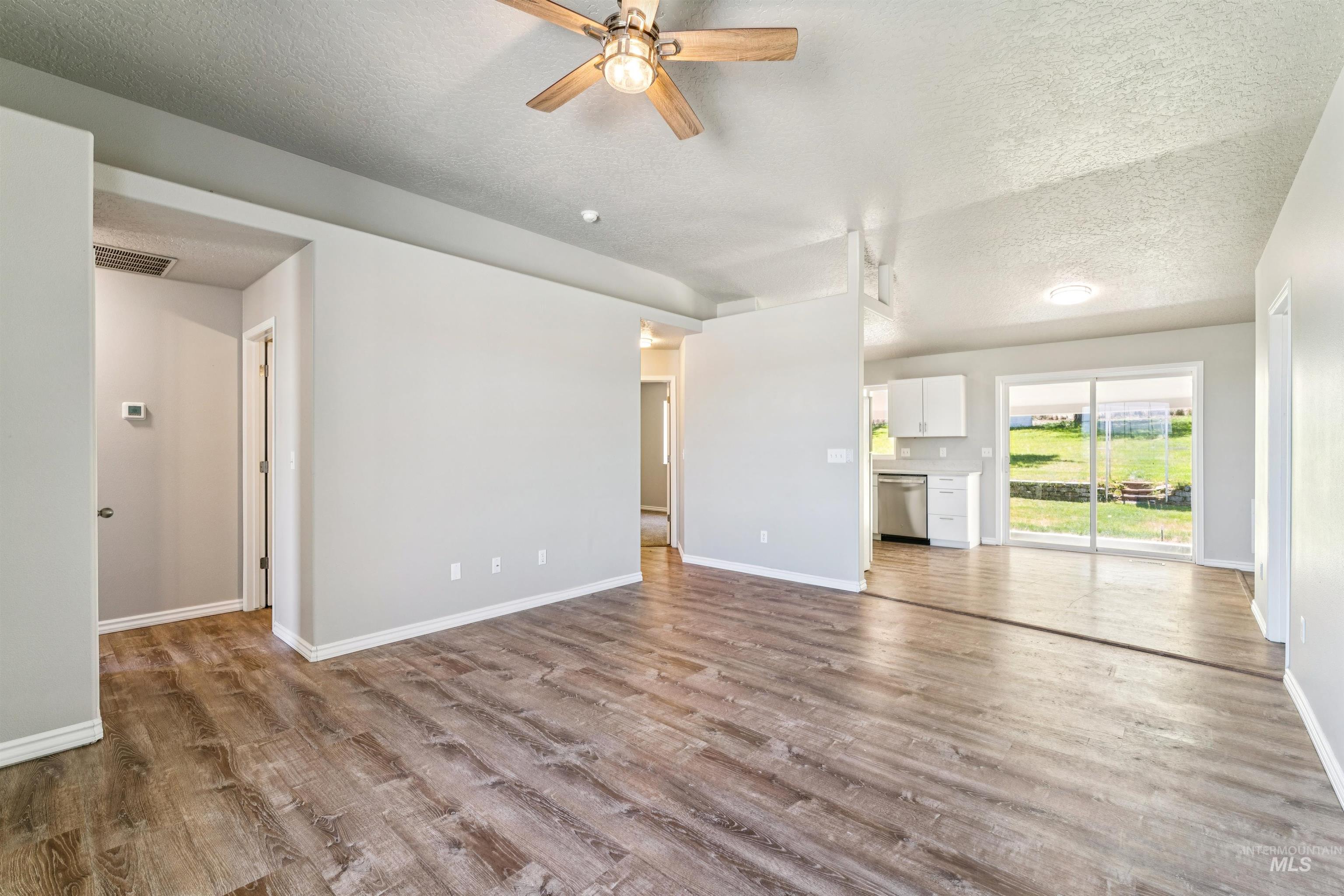 28135 Canal Road Property Photo 12