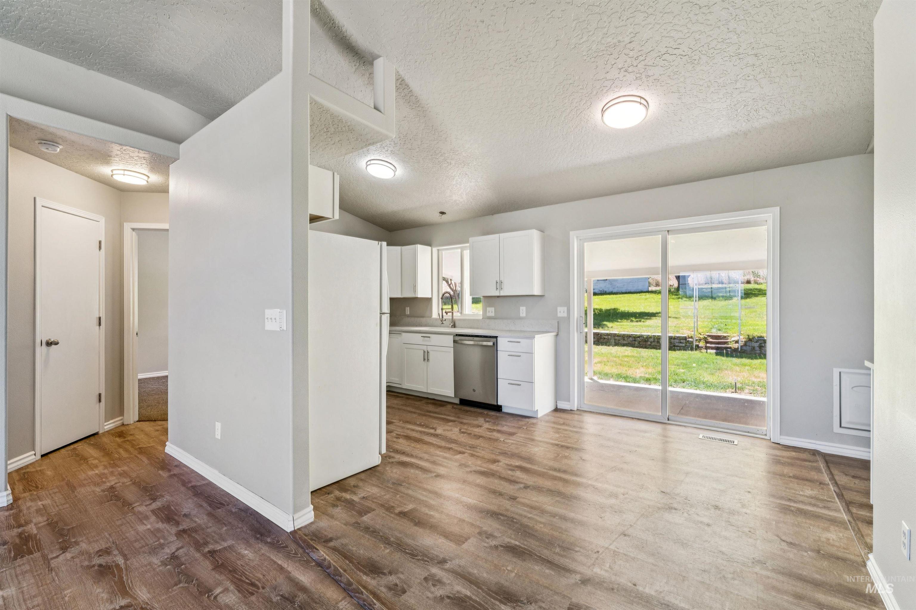 28135 Canal Road Property Photo 14