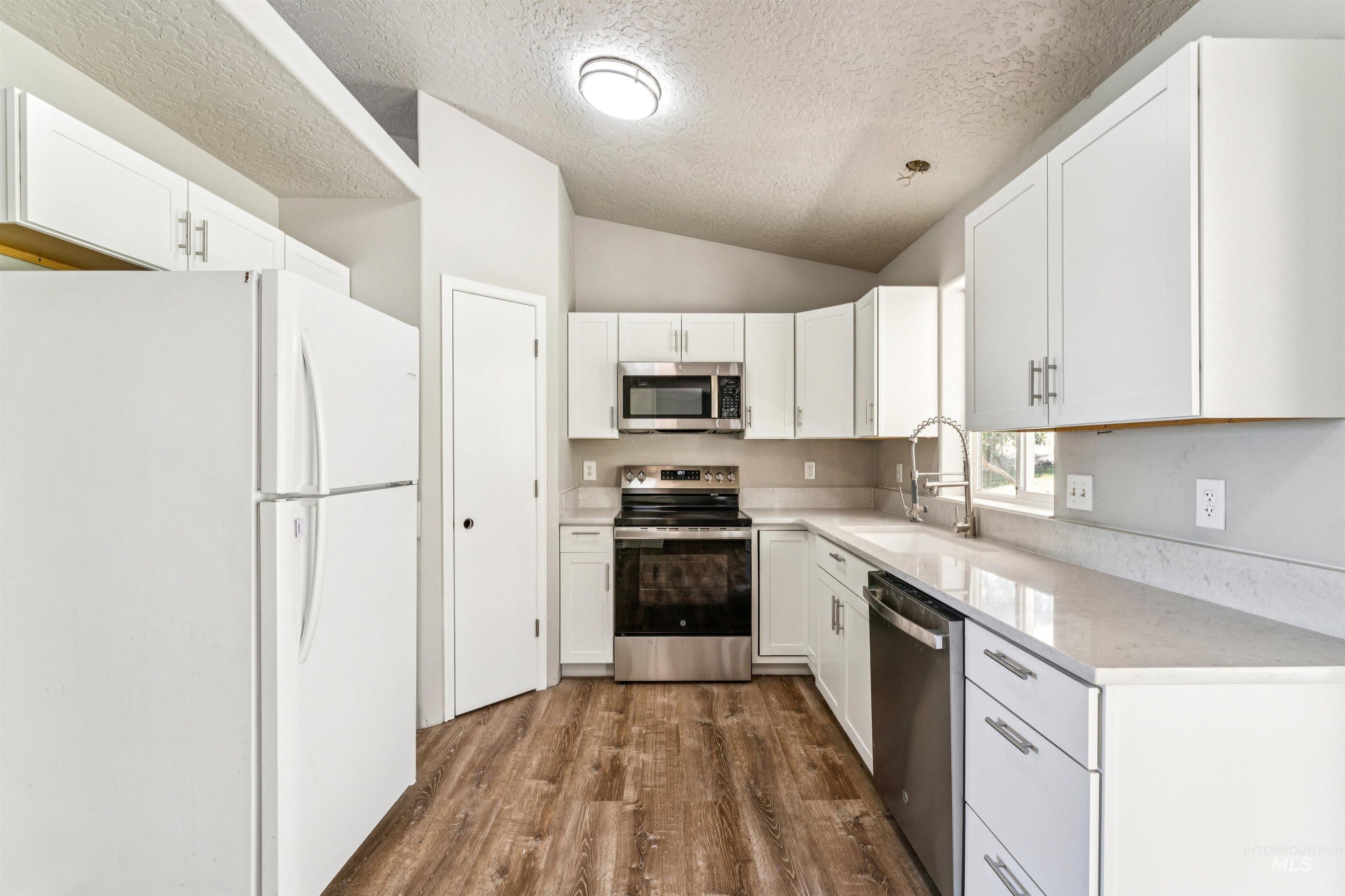 28135 Canal Road Property Photo 15