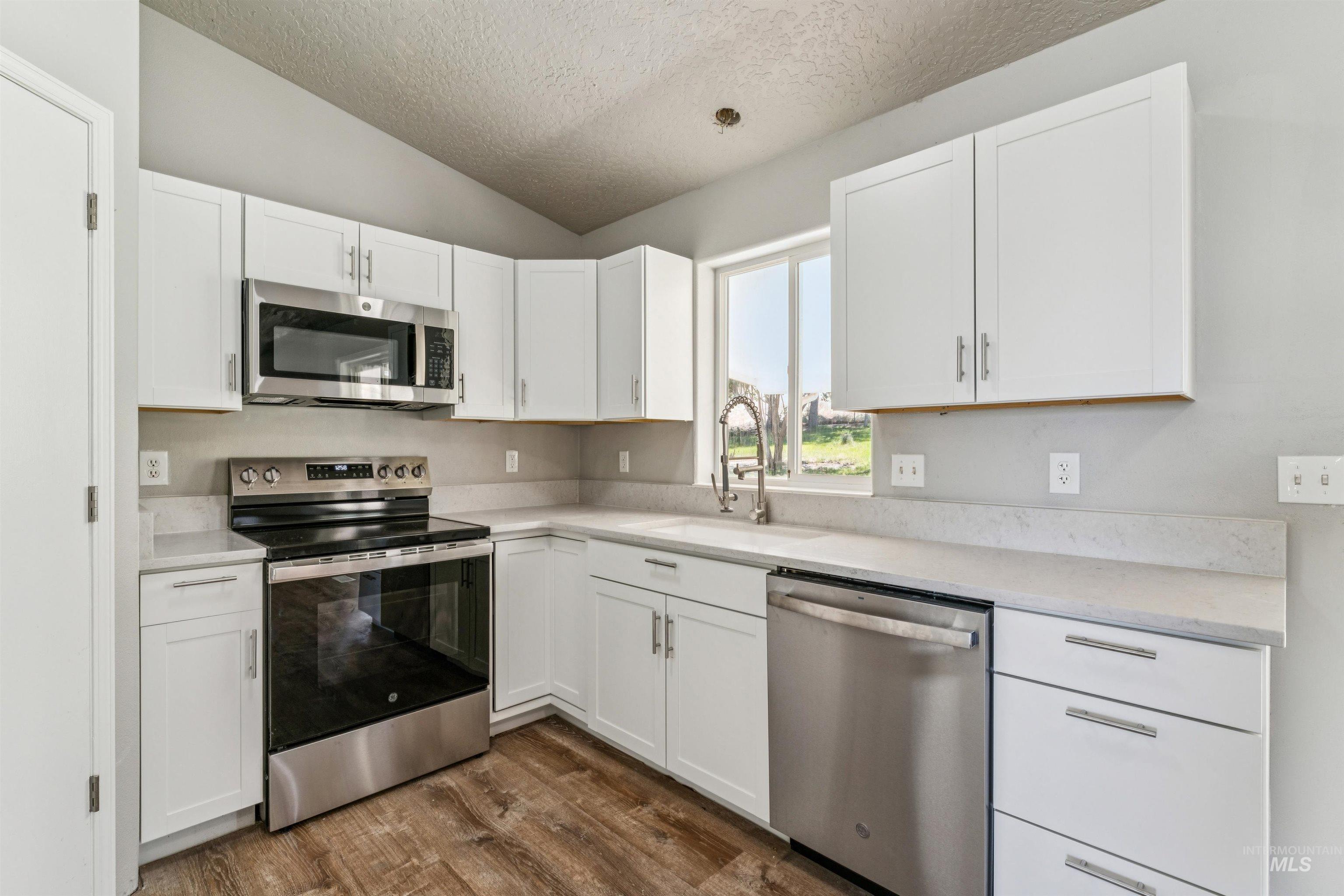 28135 Canal Road Property Photo 16