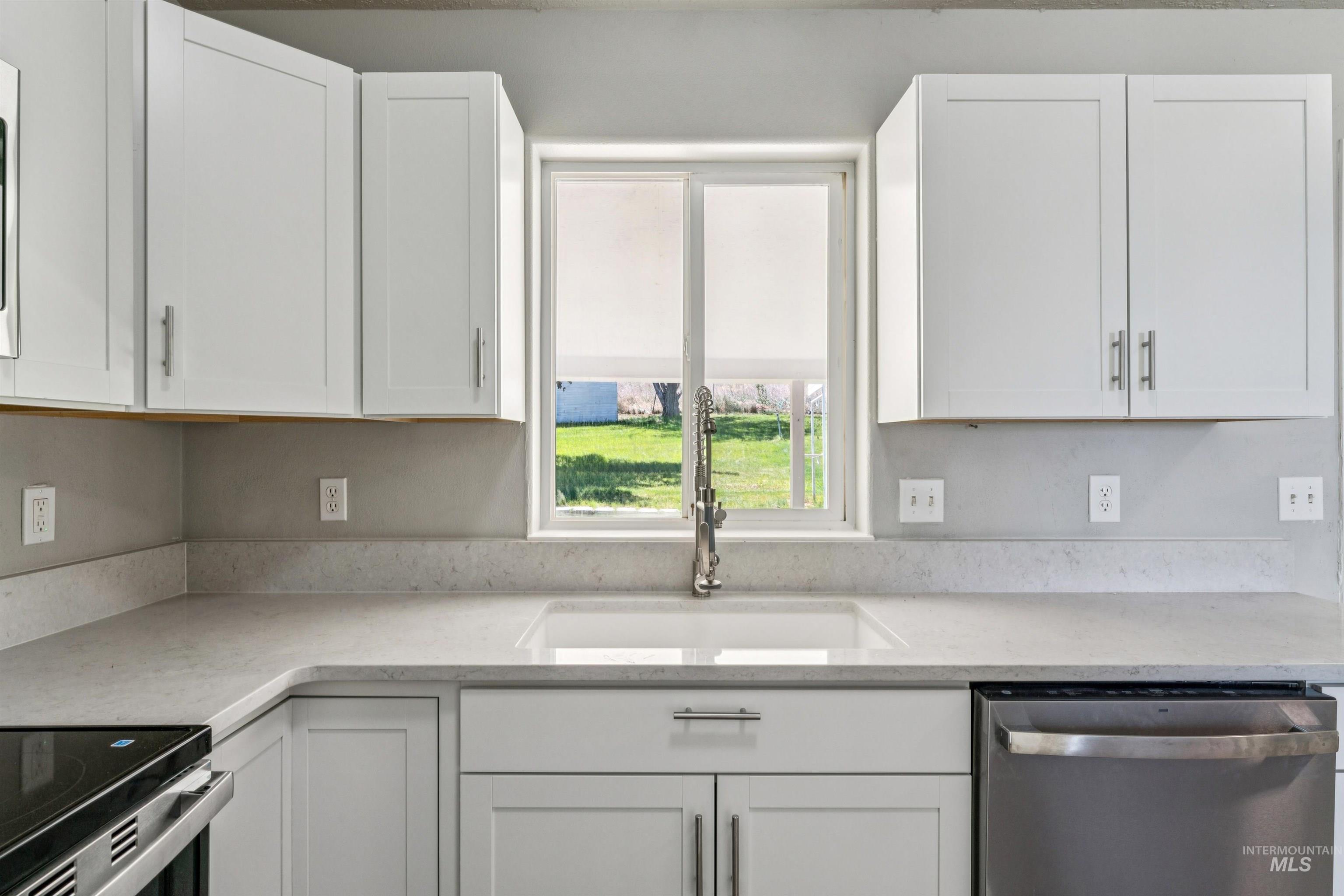 28135 Canal Road Property Photo 17