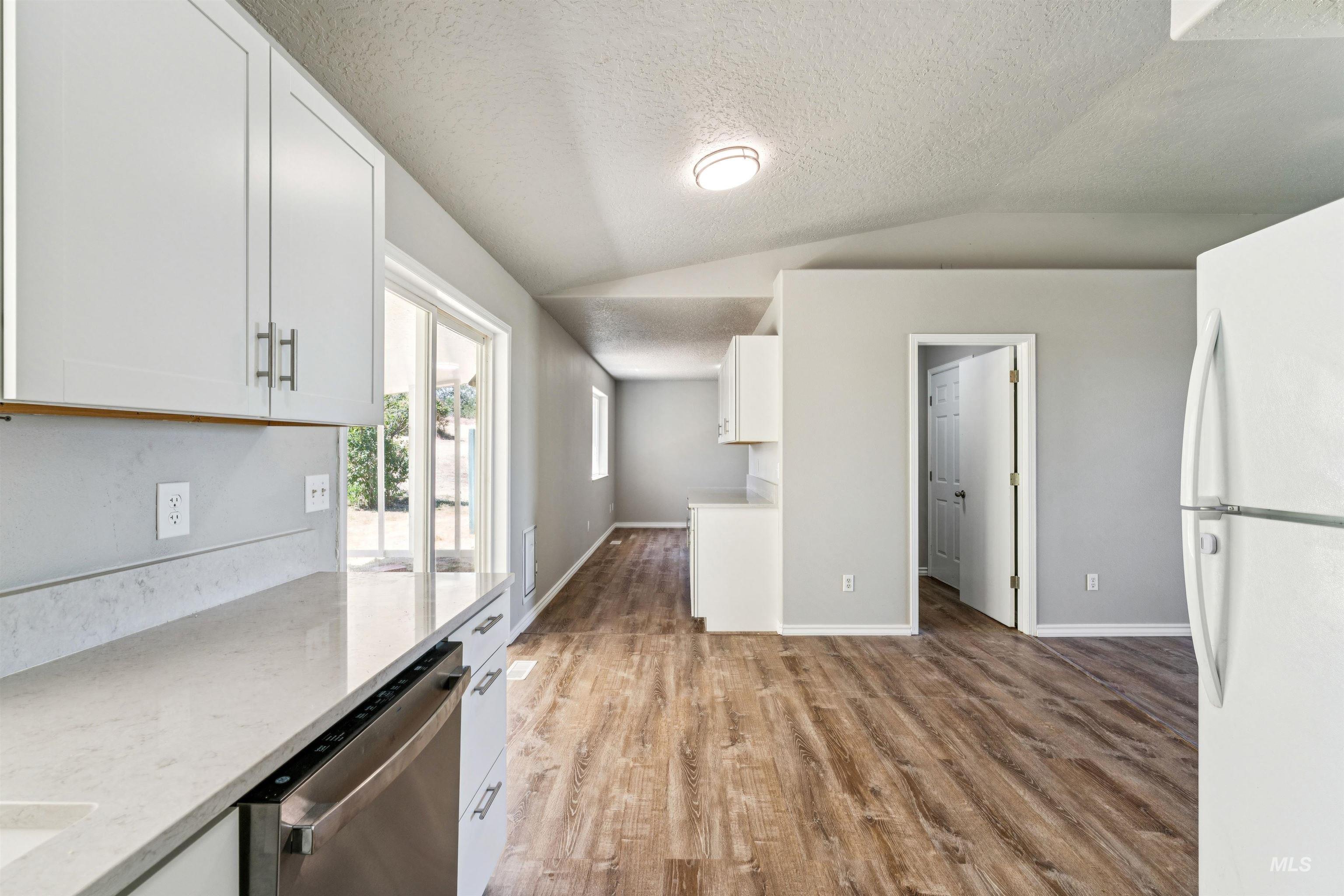 28135 Canal Road Property Photo 18