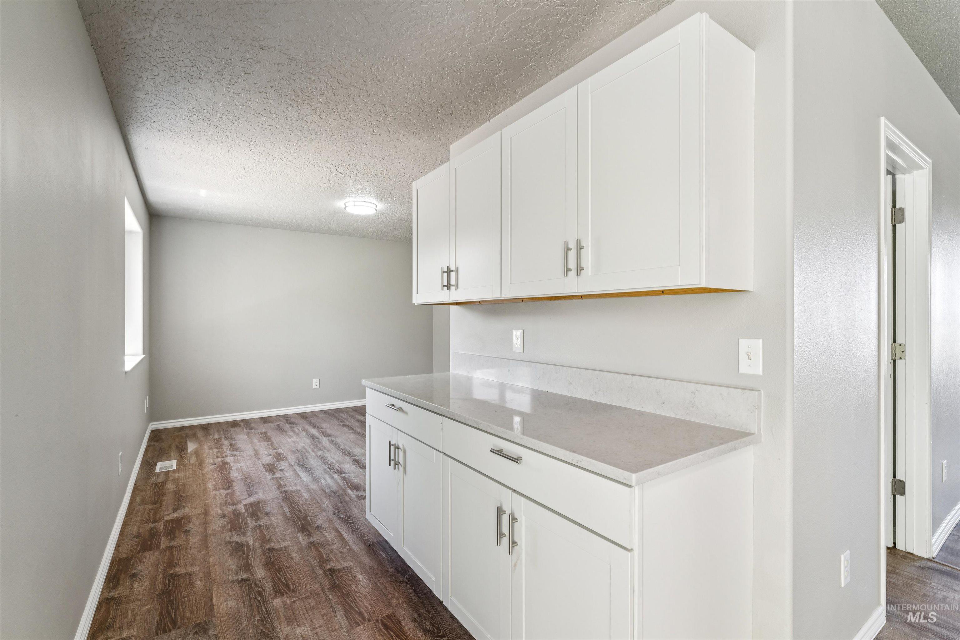 28135 Canal Road Property Photo 19