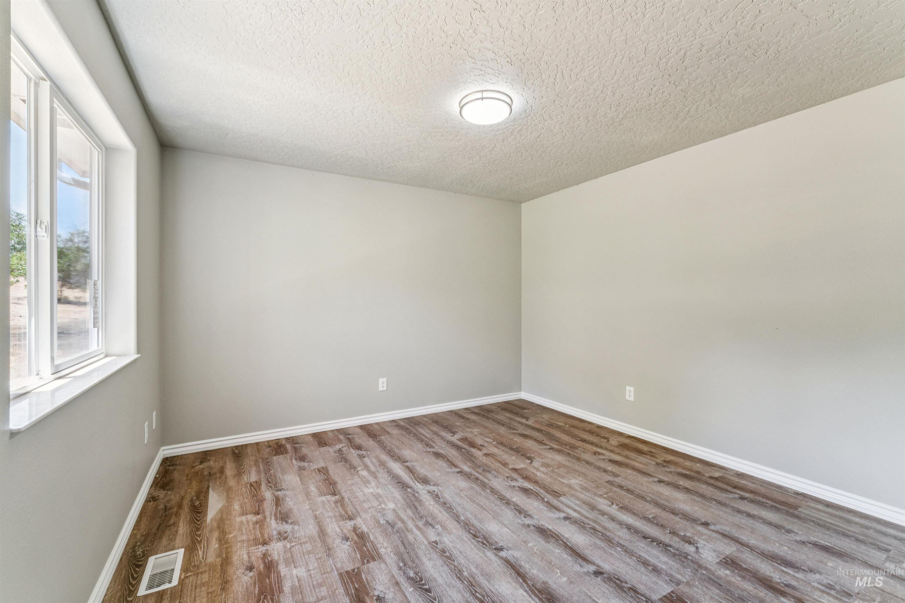 28135 Canal Road Property Photo 20
