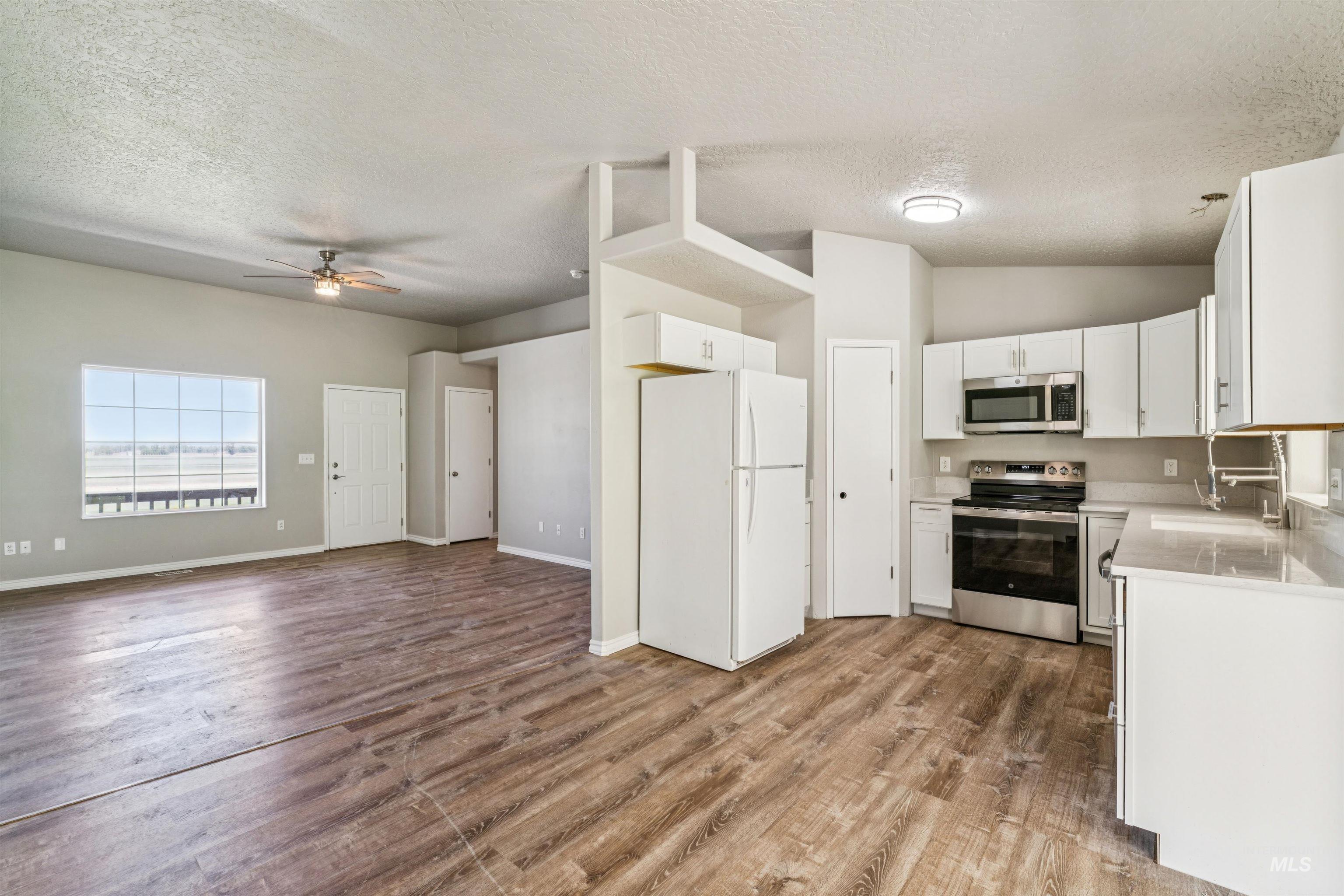 28135 Canal Road Property Photo 22