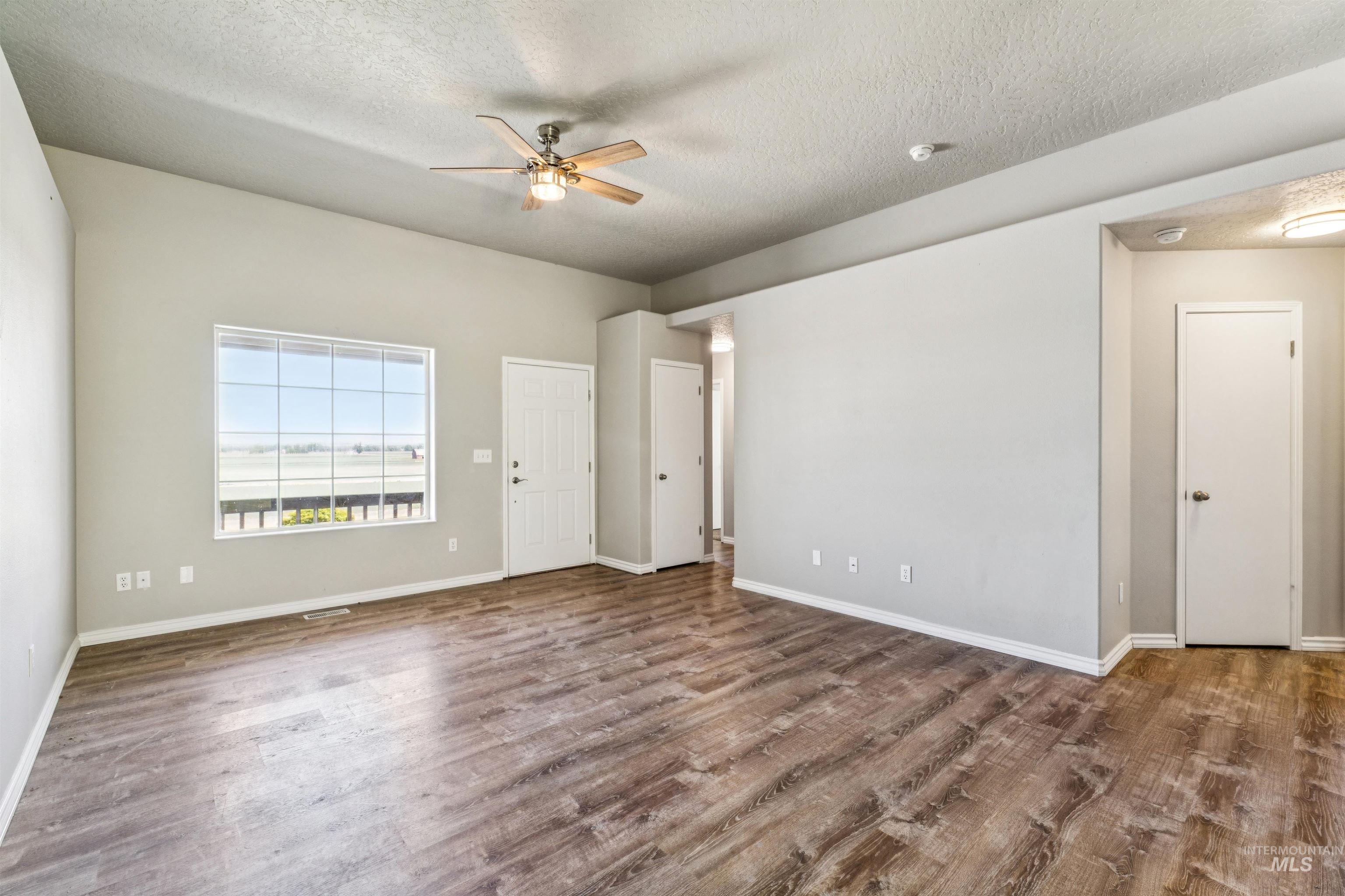 28135 Canal Road Property Photo 23