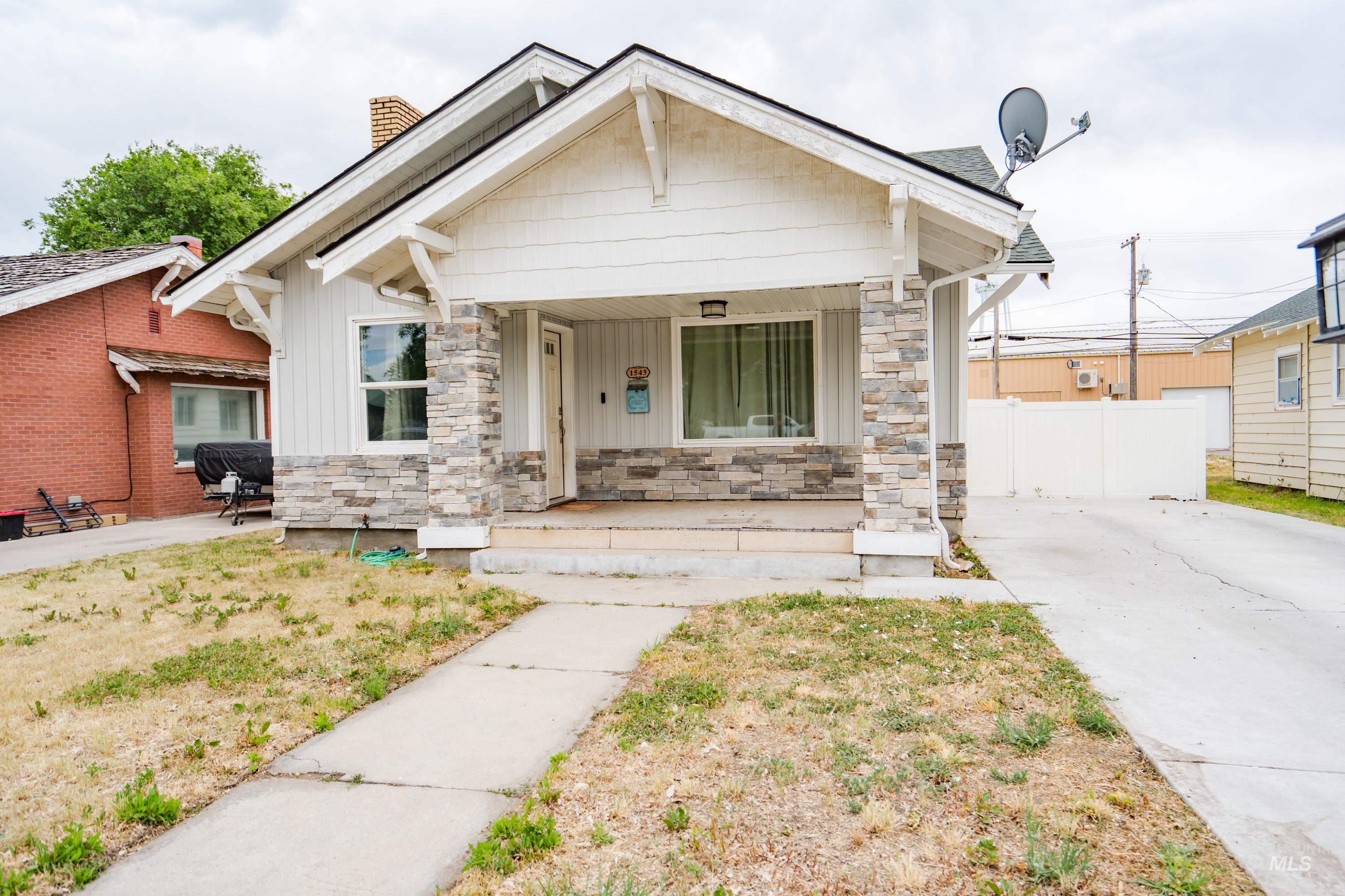 1543 Oakley Ave Property Photo 2