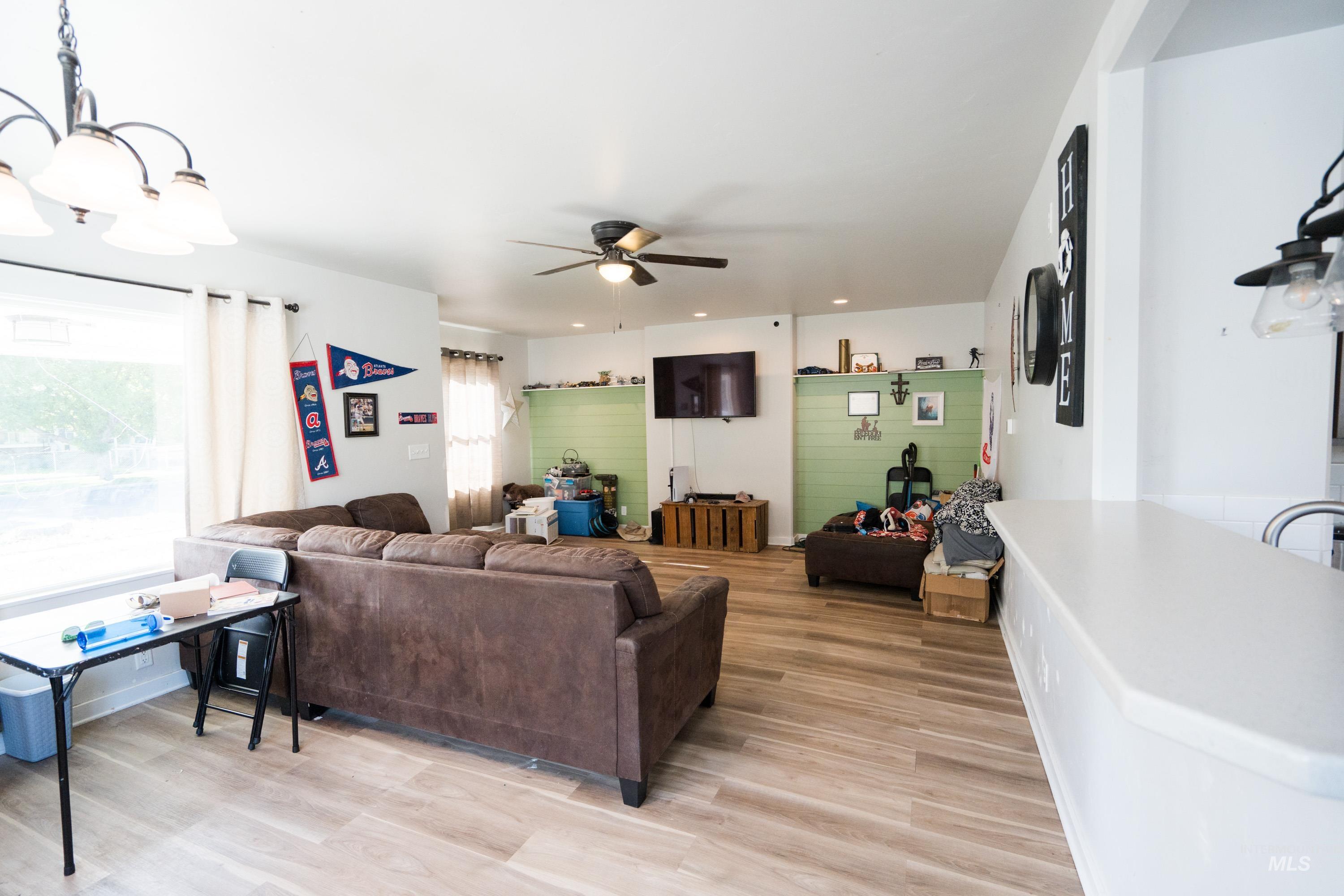1543 Oakley Ave Property Photo 4