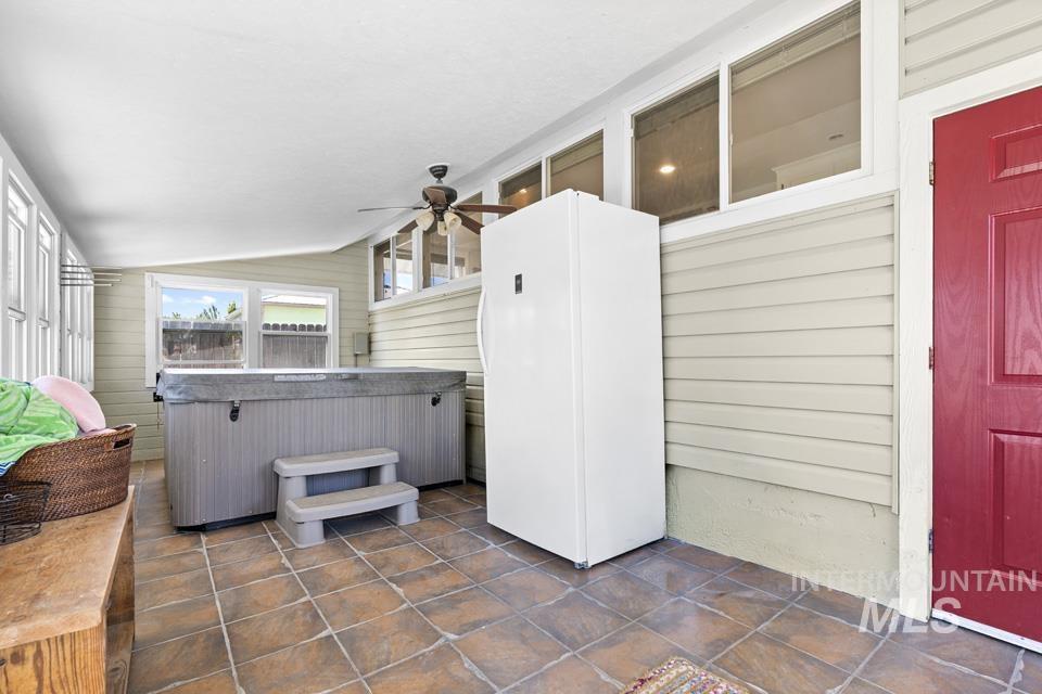 508 S Whitley Property Photo 34