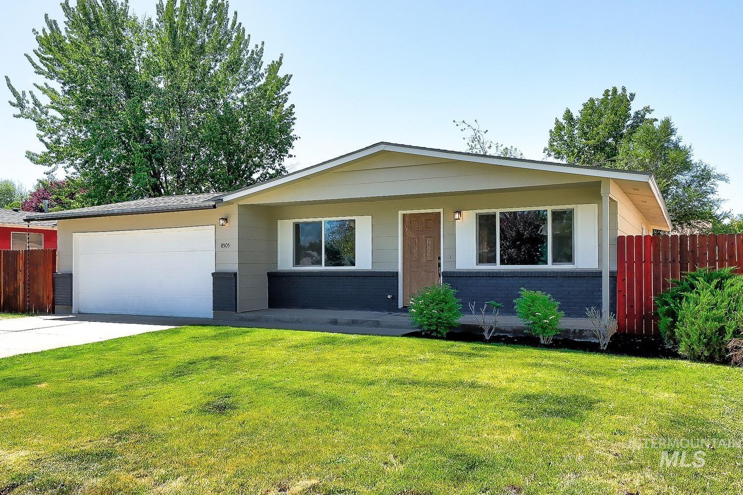 8505 W Canterbury Dr Property Photo 3