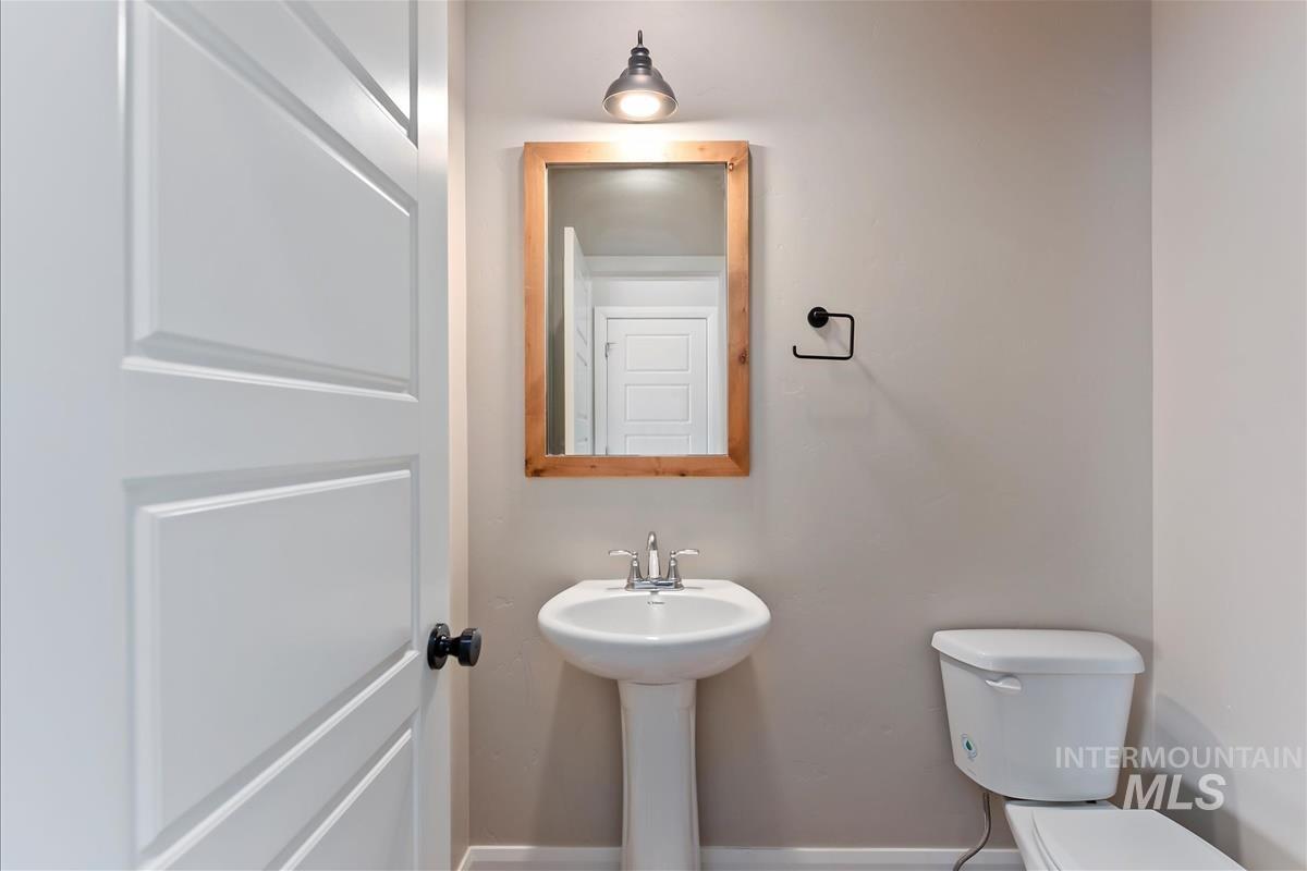 2065 N Sombrero Ave Property Photo 16