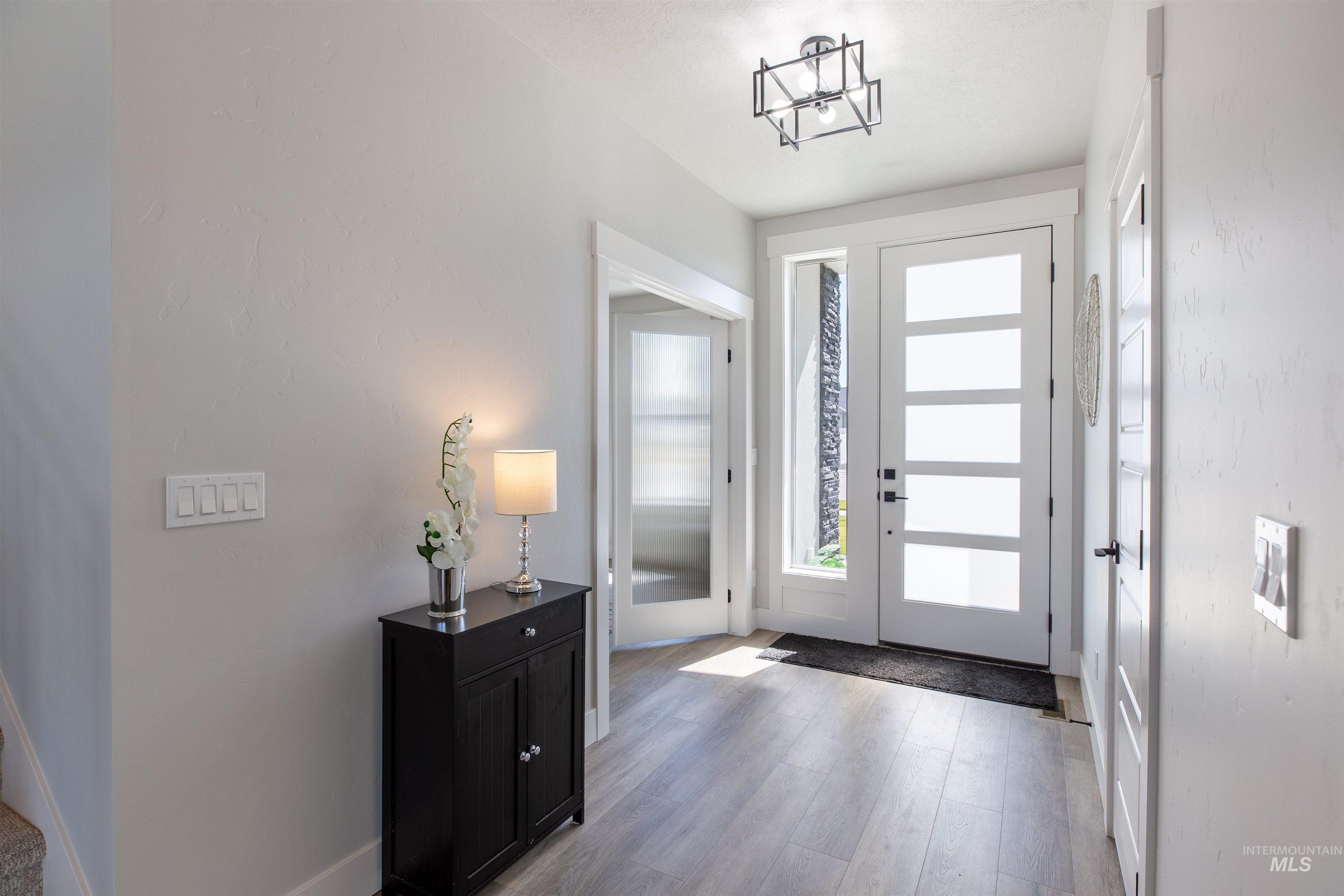 56 E Jarvis St Property Photo 3