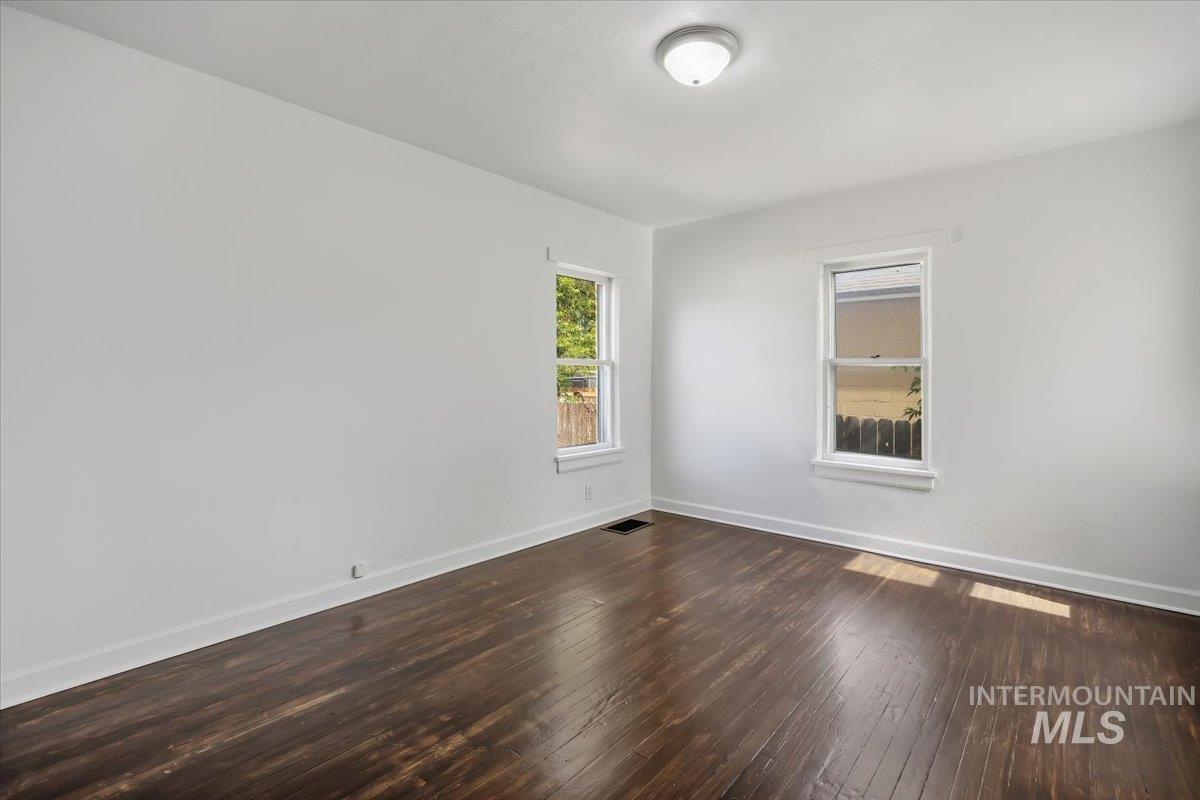 187 Monroe Street Property Photo 5