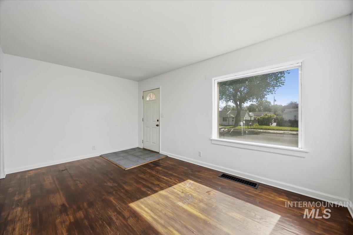 187 Monroe Street Property Photo 6
