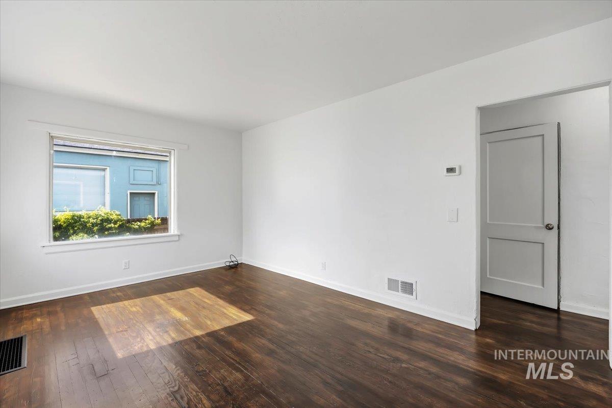 187 Monroe Street Property Photo 7