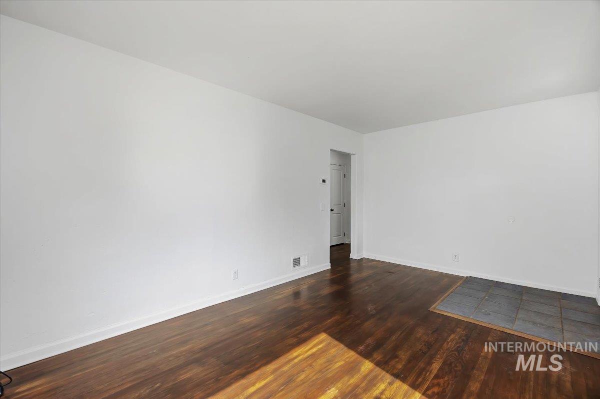187 Monroe Street Property Photo 8