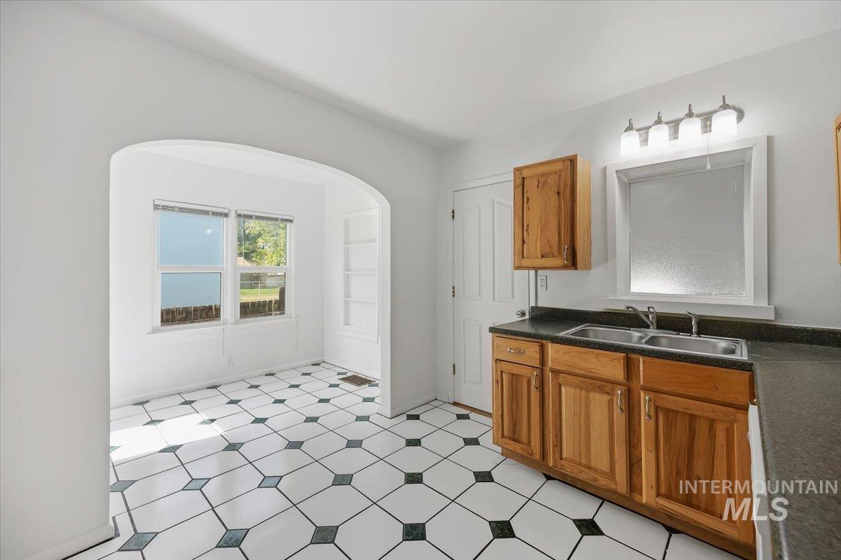 187 Monroe Street Property Photo 11