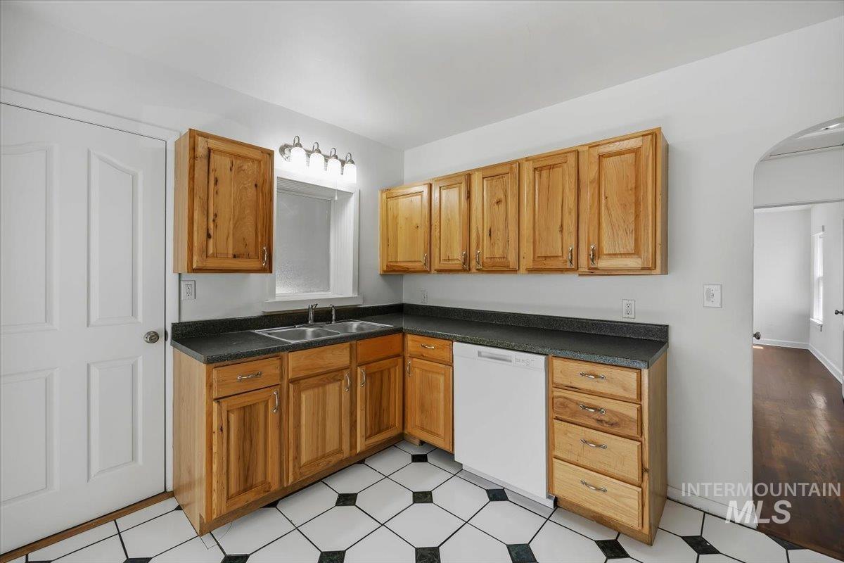 187 Monroe Street Property Photo 12