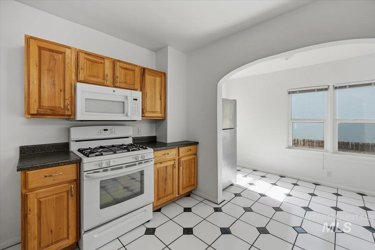 187 Monroe Street Property Photo 15