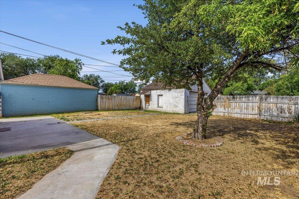 187 Monroe Street Property Photo 26